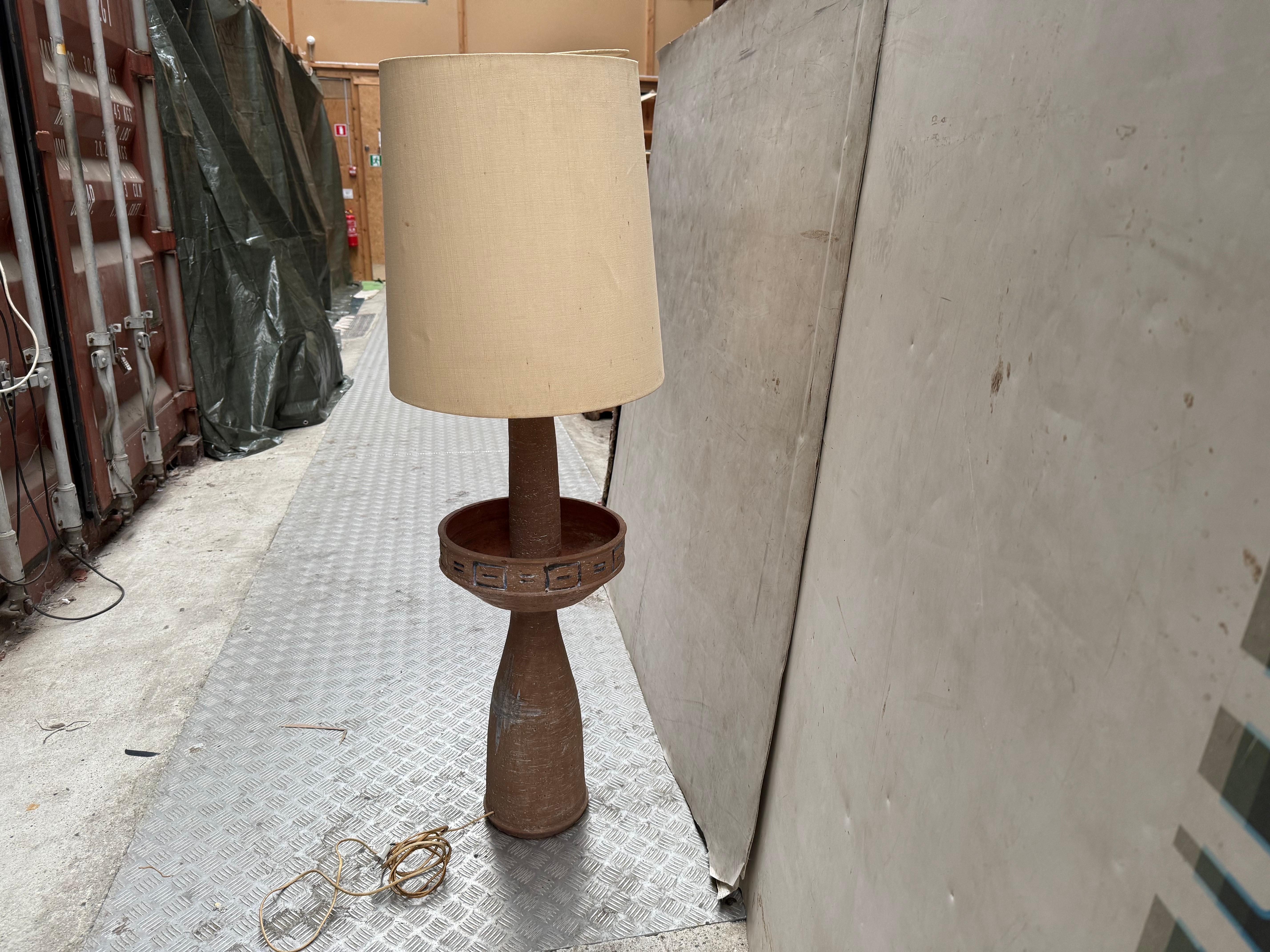 Rara lámpara de pie de cerámica danesa moderna de mediados de siglo, años 60 en venta 9