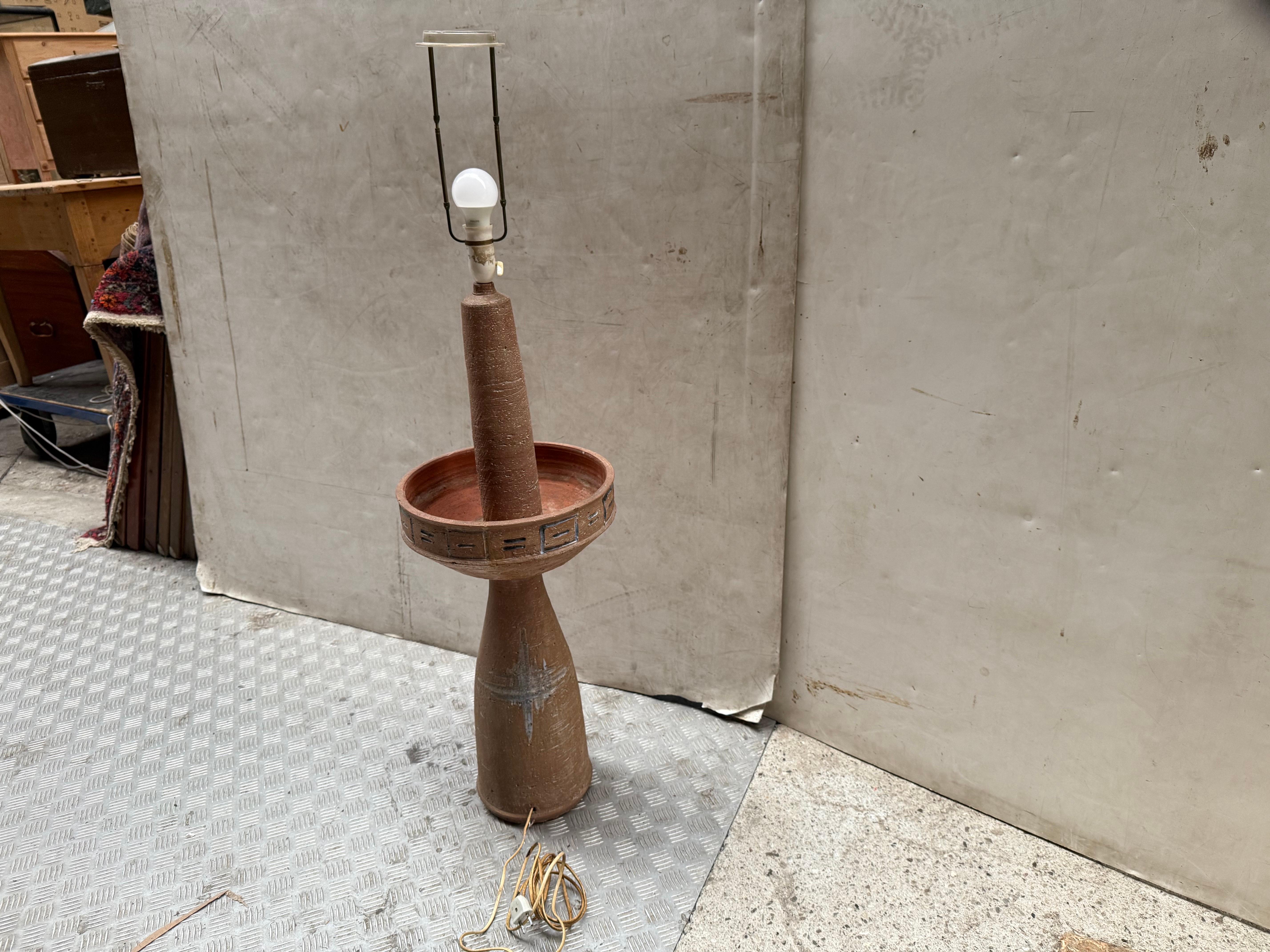 Rara lámpara de pie de cerámica danesa moderna de mediados de siglo, años 60 en venta 10