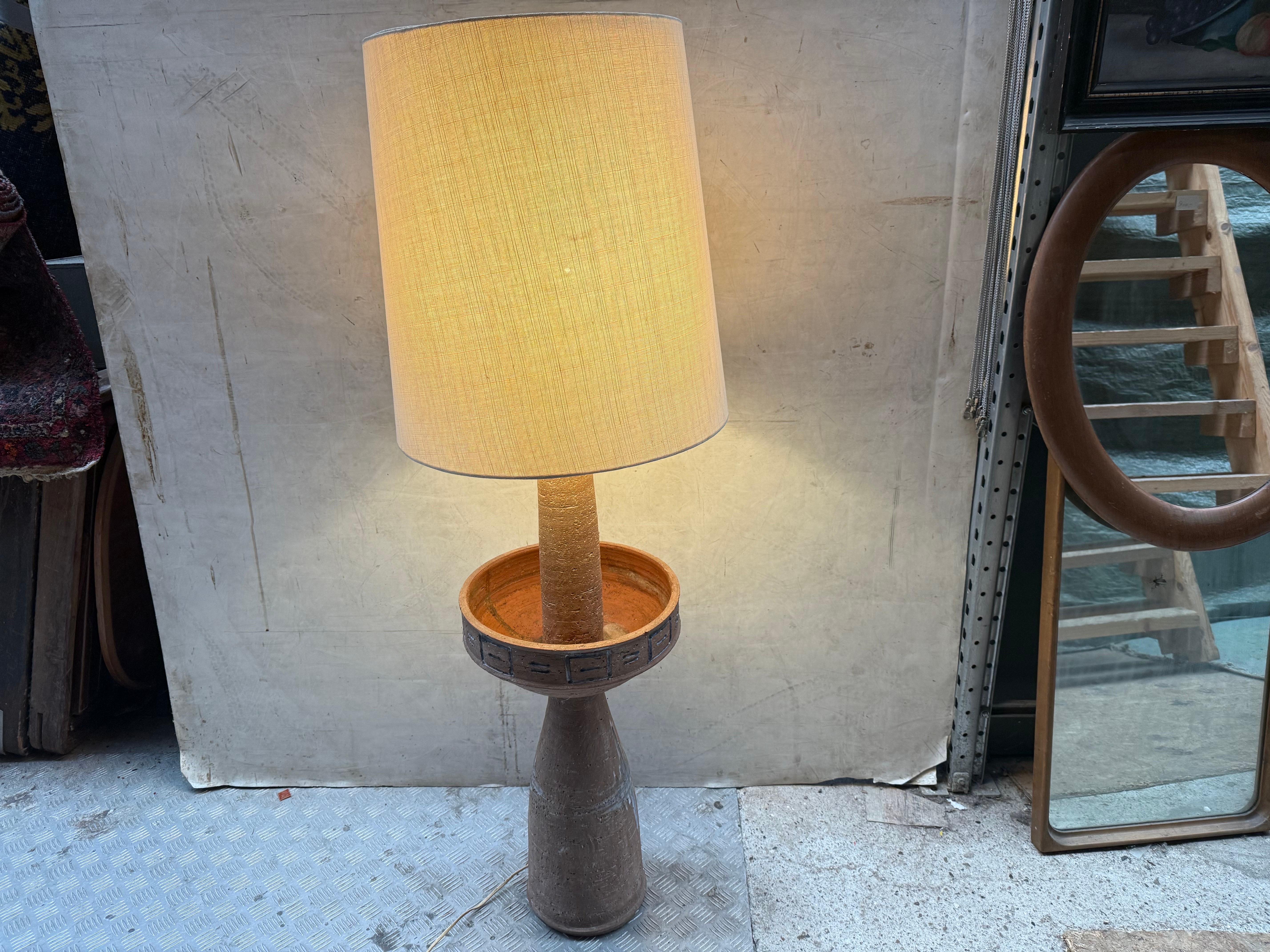 Rara lámpara de pie de cerámica danesa moderna de mediados de siglo, años 60 en venta 12