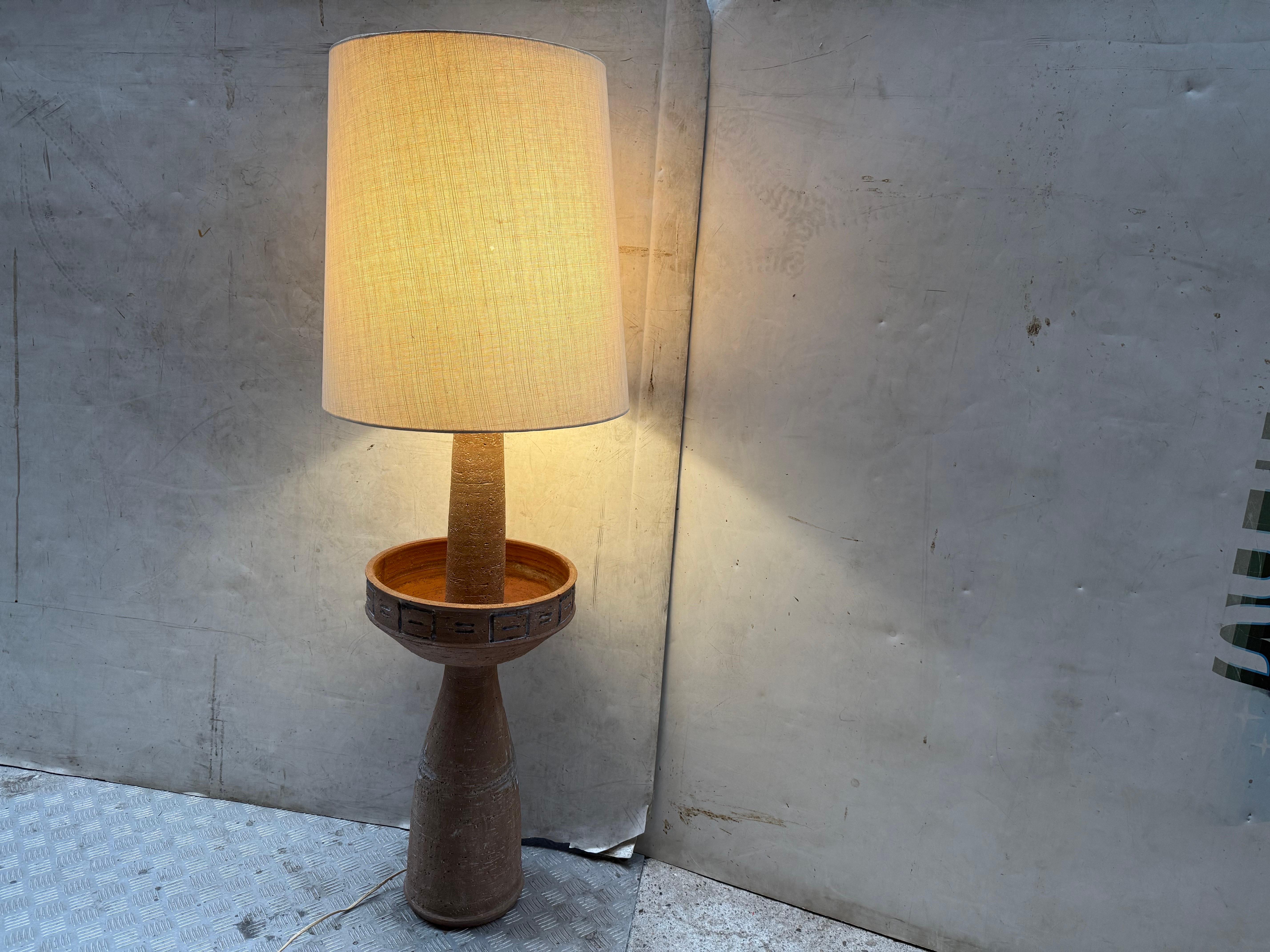 Rara lámpara de pie de cerámica danesa moderna de mediados de siglo, años 60 en Bueno estado para la venta en Copenhagen, DK