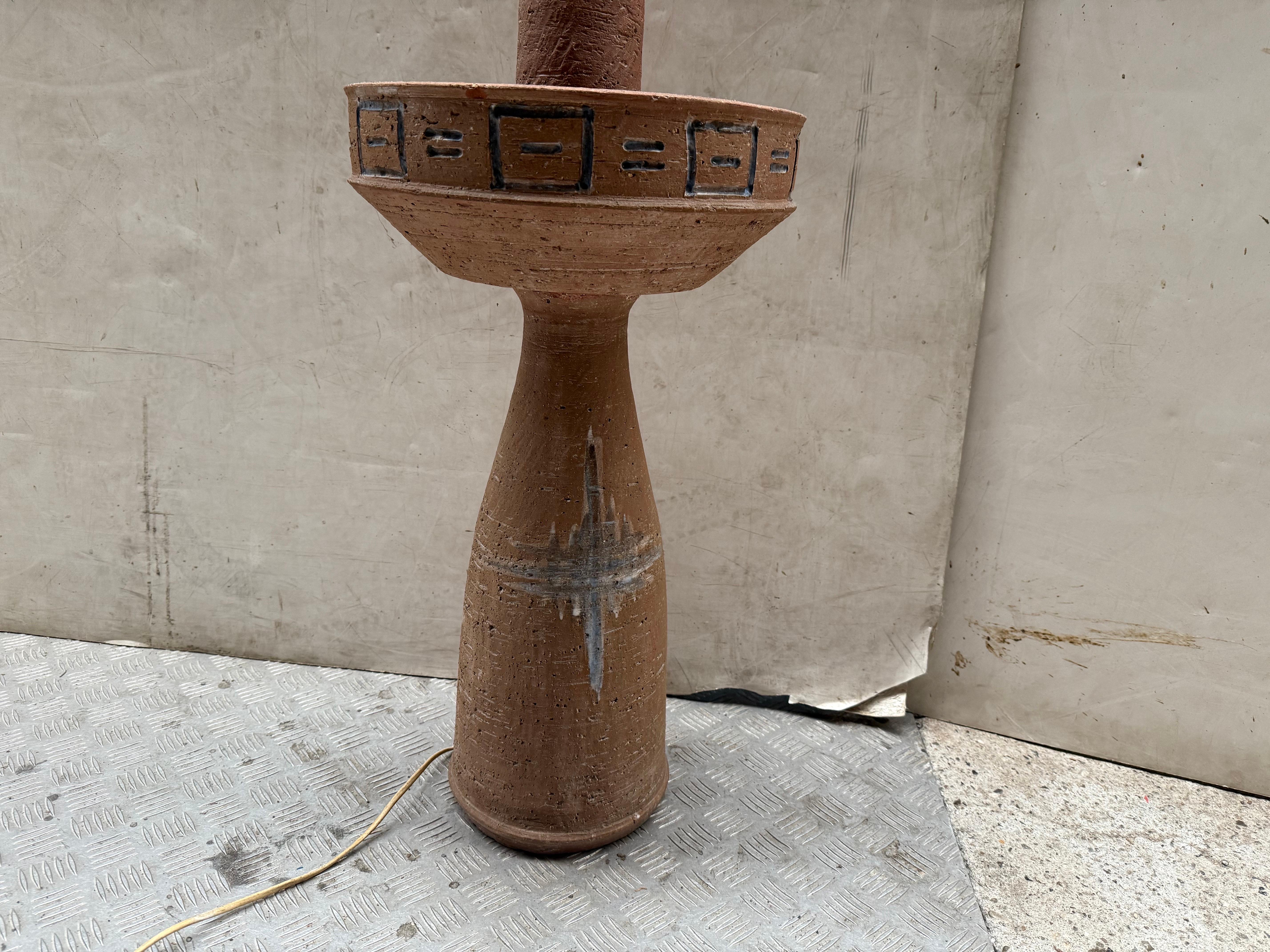 Rara lámpara de pie de cerámica danesa moderna de mediados de siglo, años 60 mediados del siglo XX en venta