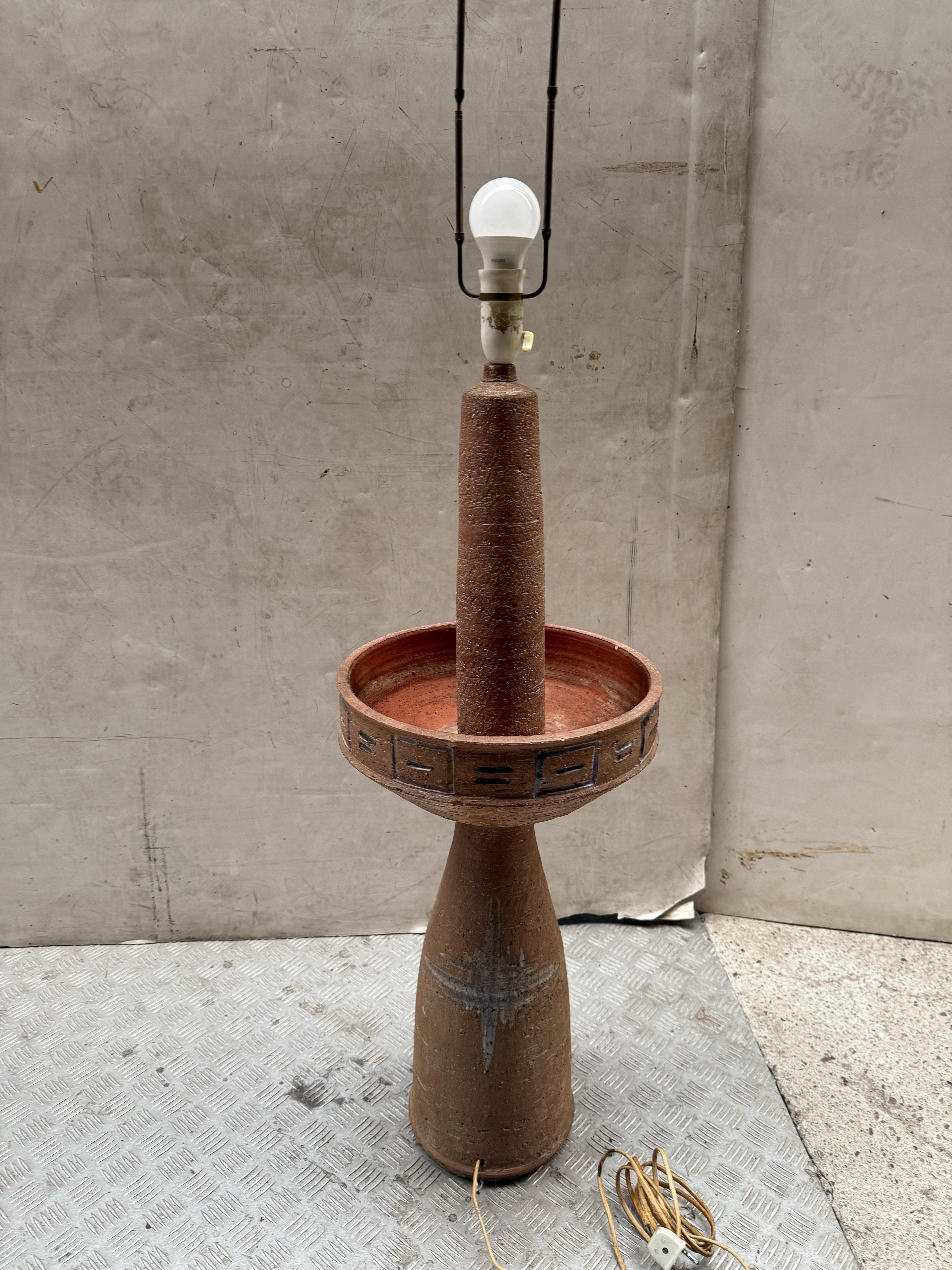 Rara lámpara de pie de cerámica danesa moderna de mediados de siglo, años 60 Cerámico en venta