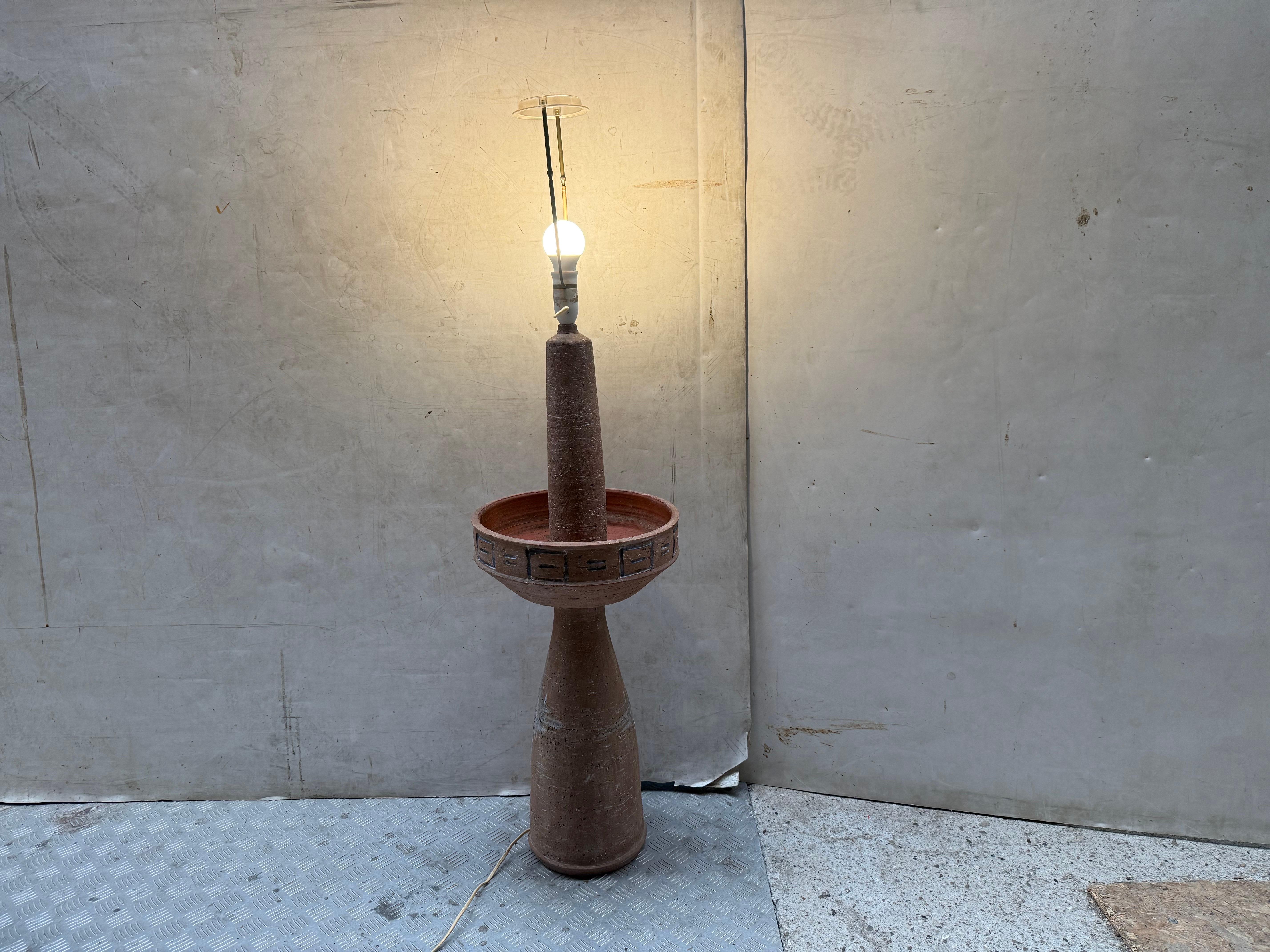 Rara lámpara de pie de cerámica danesa moderna de mediados de siglo, años 60 en venta 2