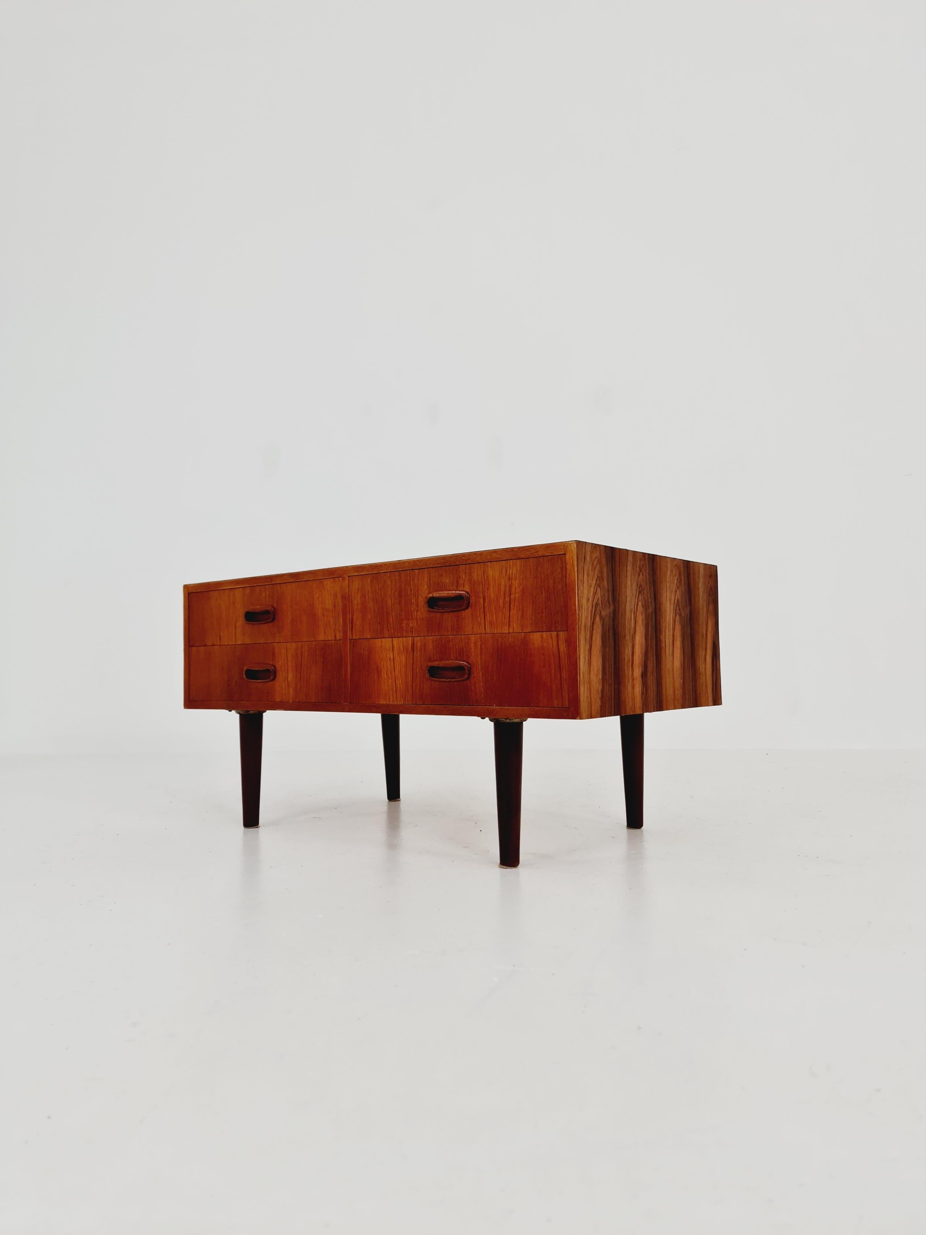 Seltenes dänisches Sideboard aus Rosenholz mit Schubladen, Mid-Century Modern, 1950er Jahre im Angebot 4