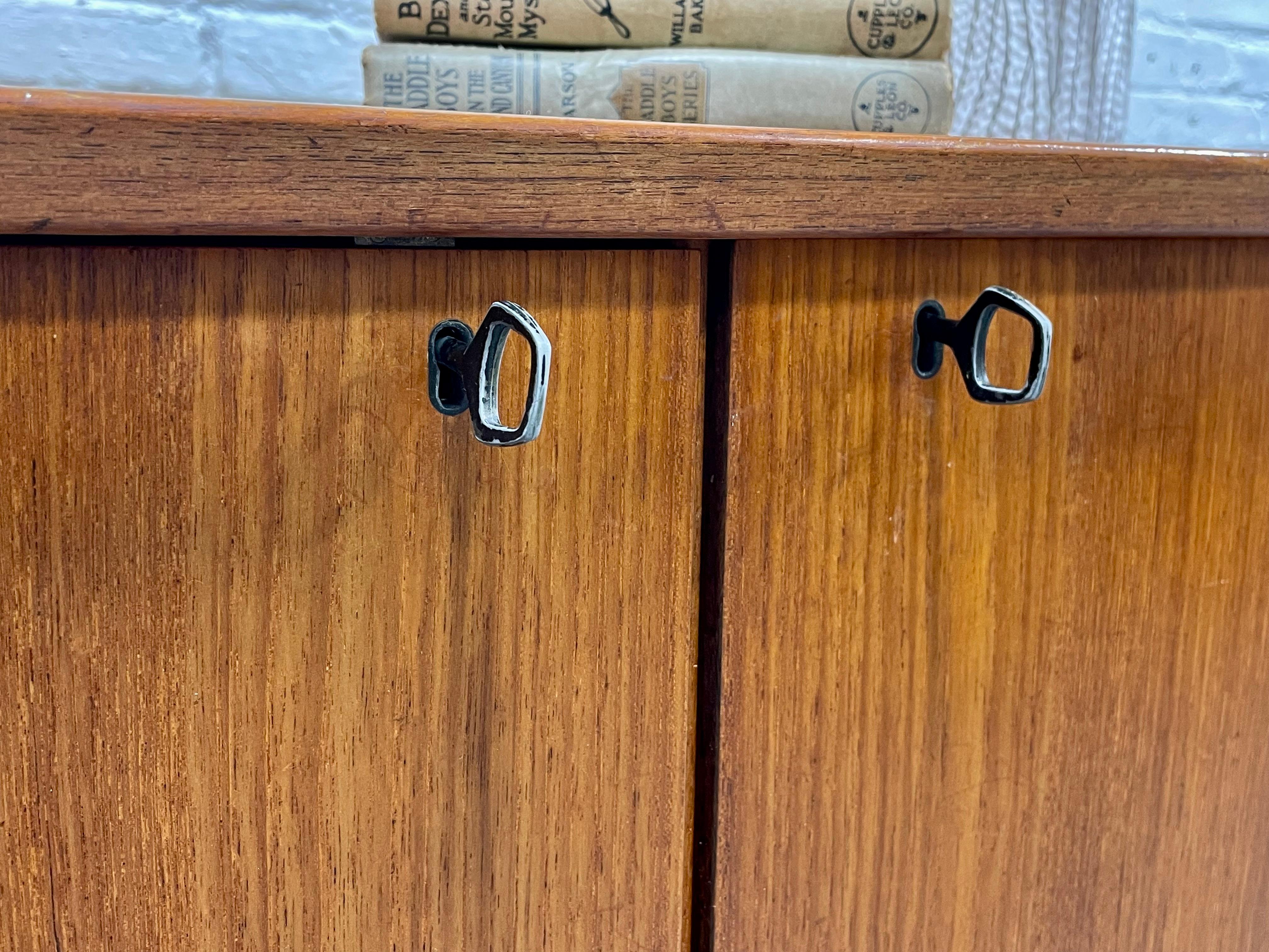 RARE Mid Century Modern Danish Teak CREDENZA / Media Stand, ca. 1960er Jahre 5