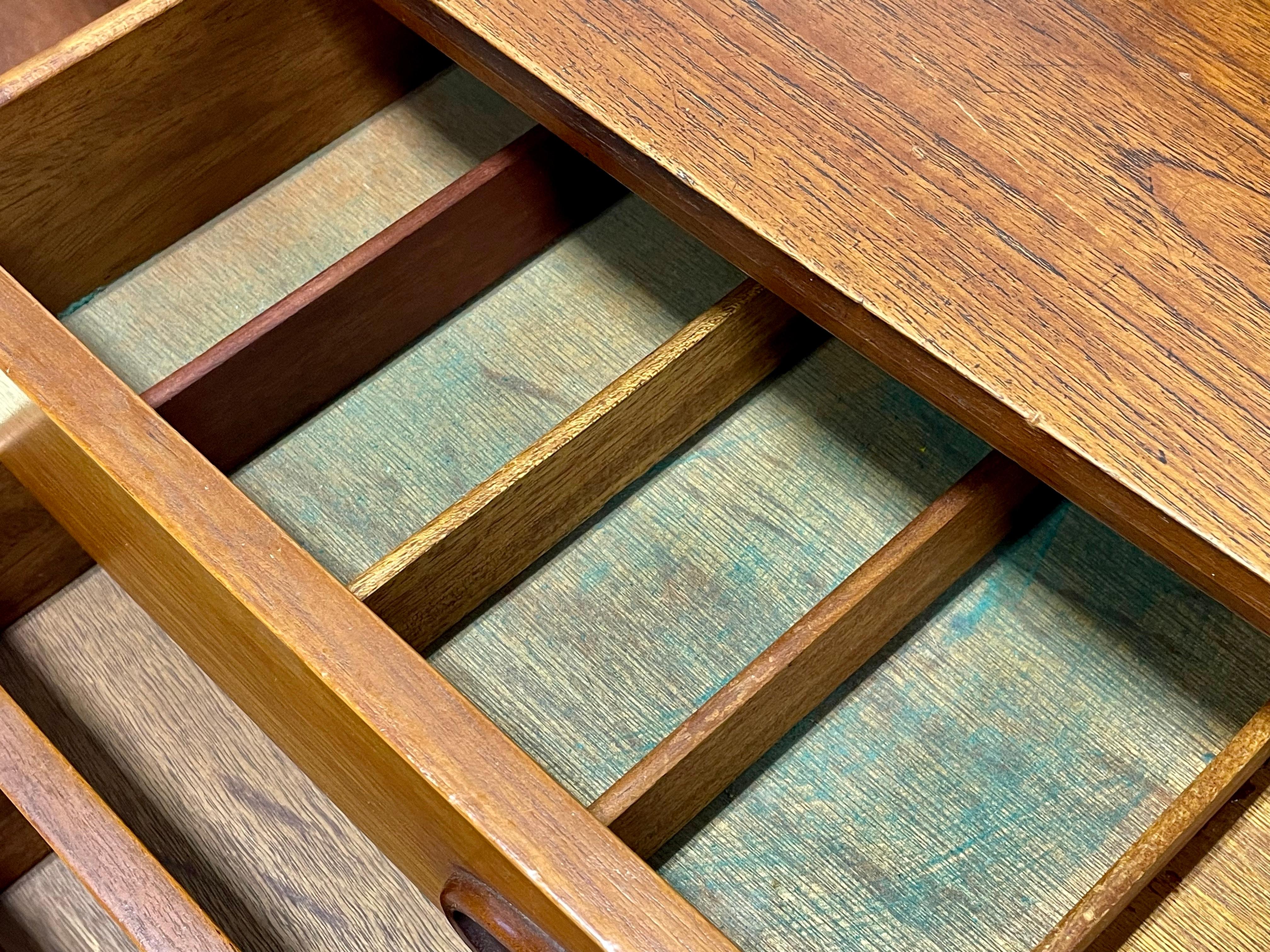RARE CREDENZA / Media Stand en teck danois moderne du milieu du siècle dernier, c.C. années 1960 en vente 5