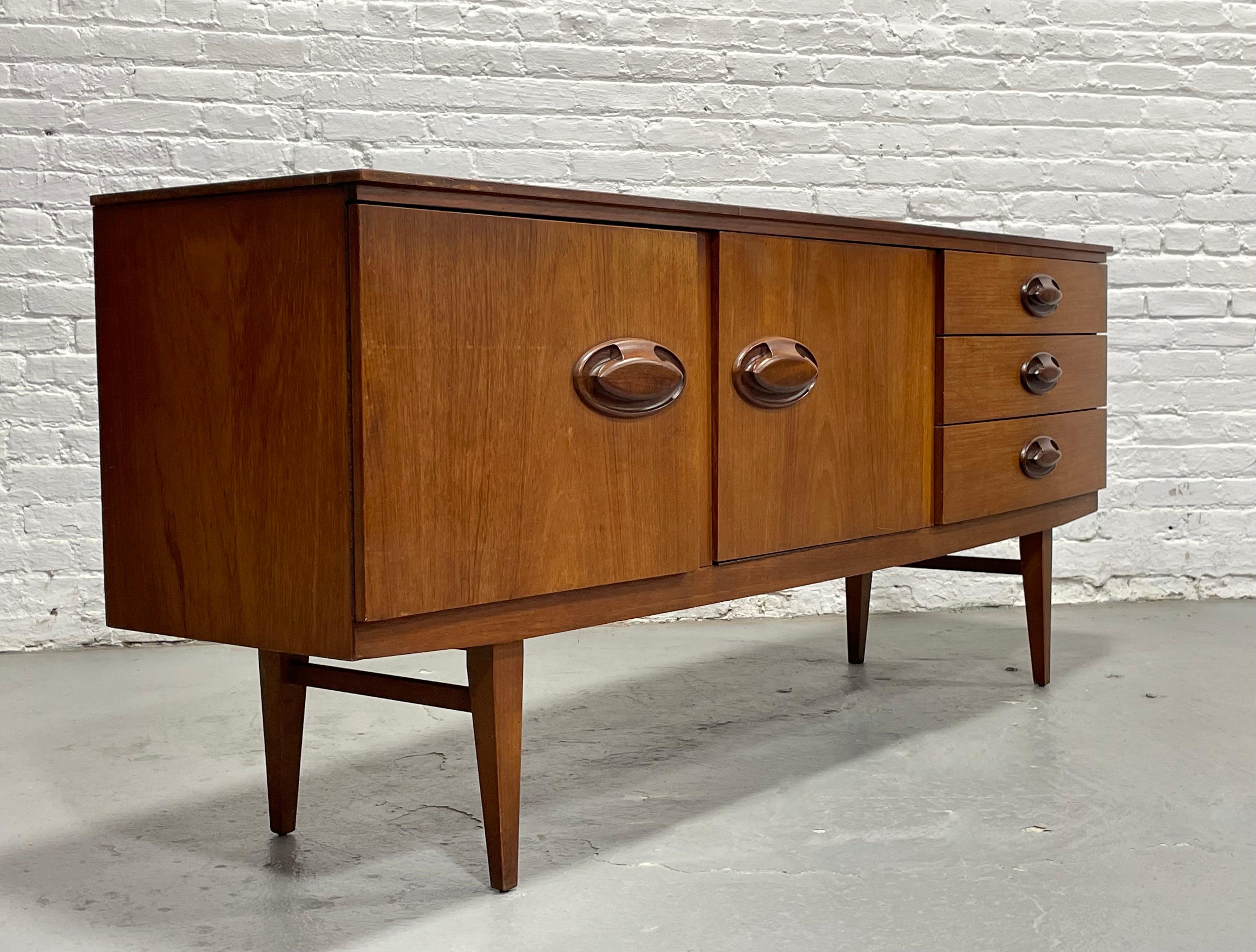 RARE CREDENZA / Media Stand en teck danois moderne du milieu du siècle dernier, c.C. années 1960 en vente 6