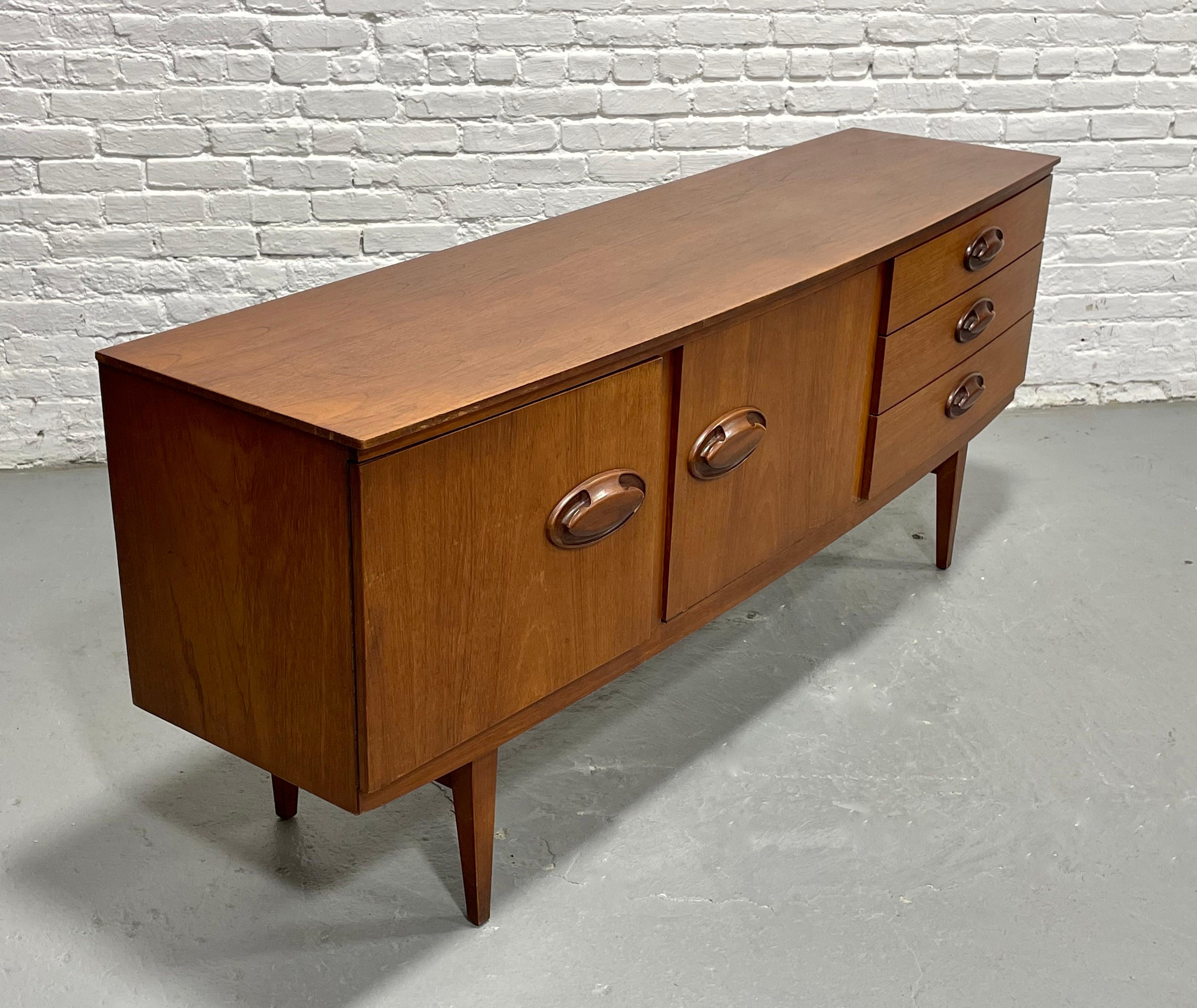RARE CREDENZA / Media Stand en teck danois moderne du milieu du siècle dernier, c.C. années 1960 en vente 7