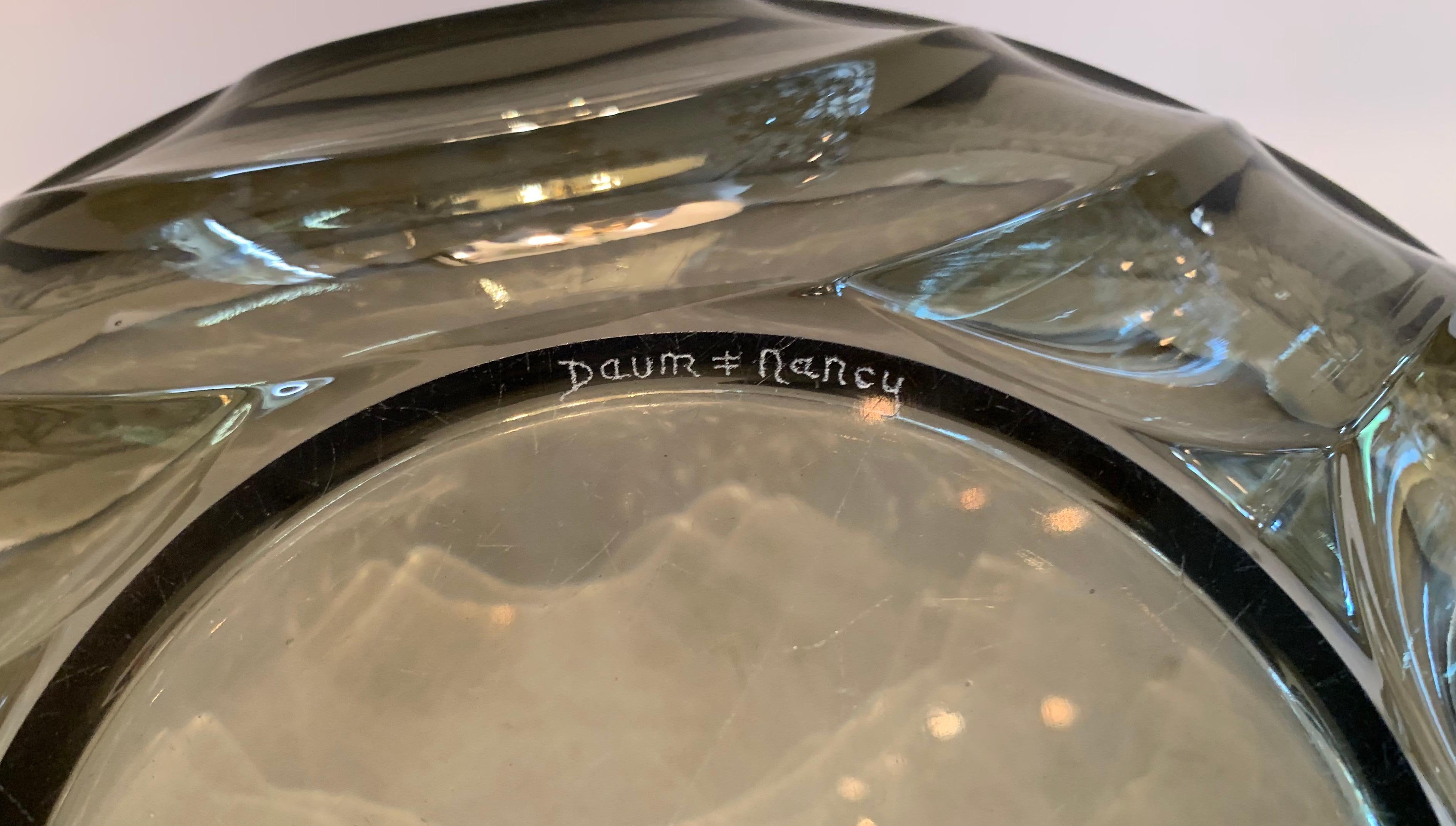 20ième siècle Rare centre de table en verre gris fumé Art Déco de Daum Nancy France, mi-siècle moderne en vente