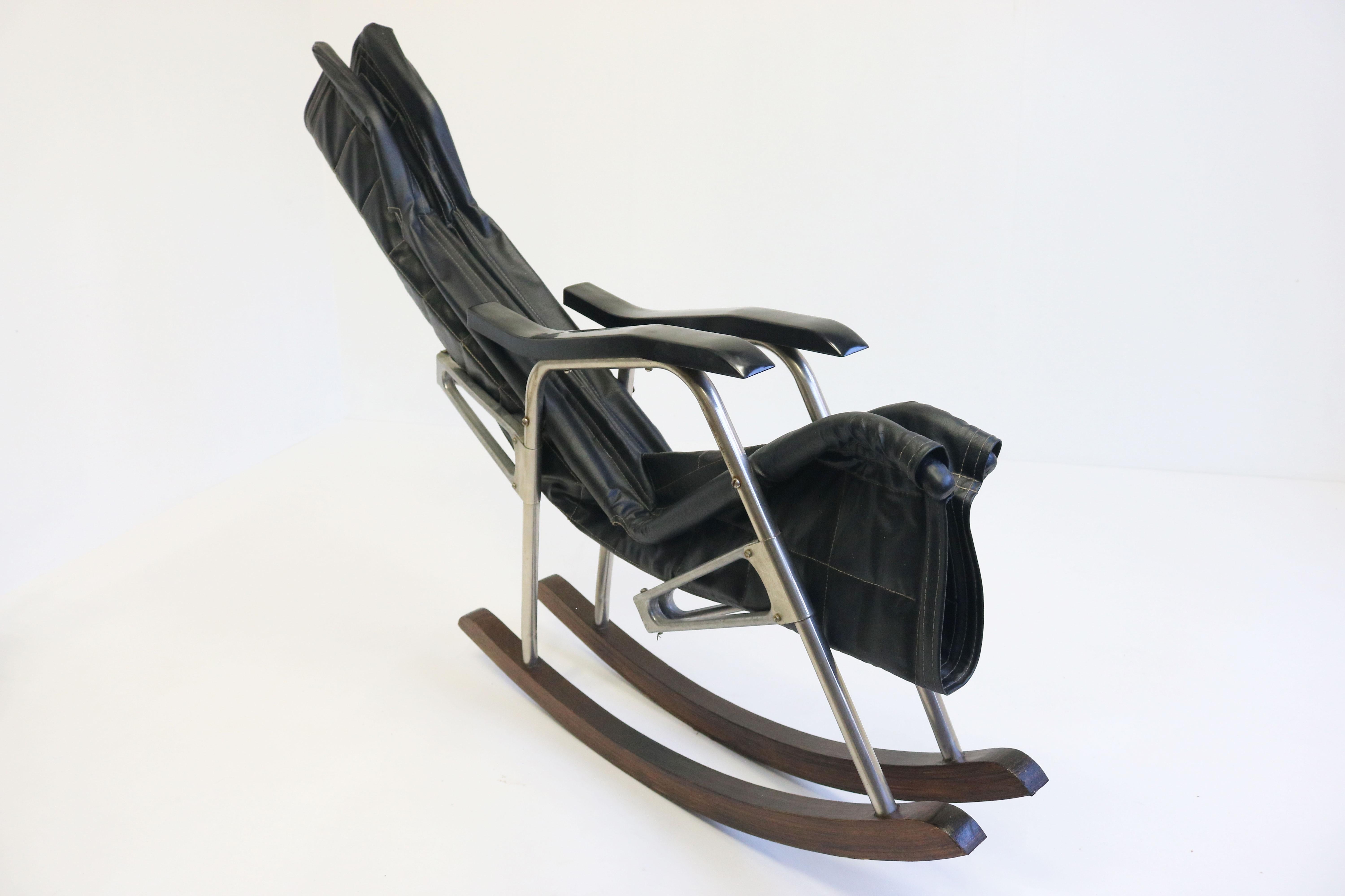 Rare Mid-Century Modern Design rocking chair by Takeshi Nii 1960 Black leather For Sale 3