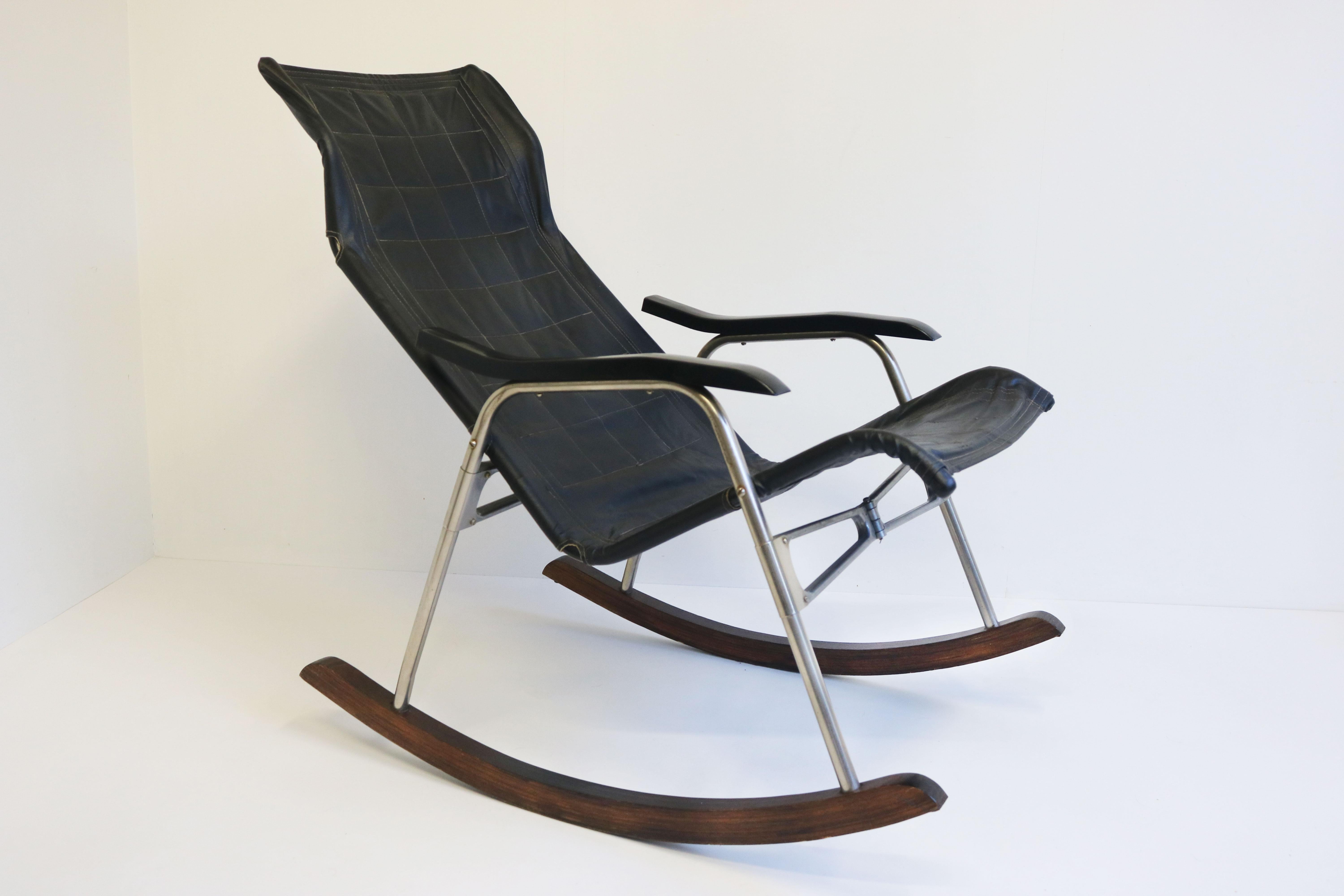 Hand-Crafted Rare Mid-Century Modern Design rocking chair by Takeshi Nii 1960 Black leather For Sale