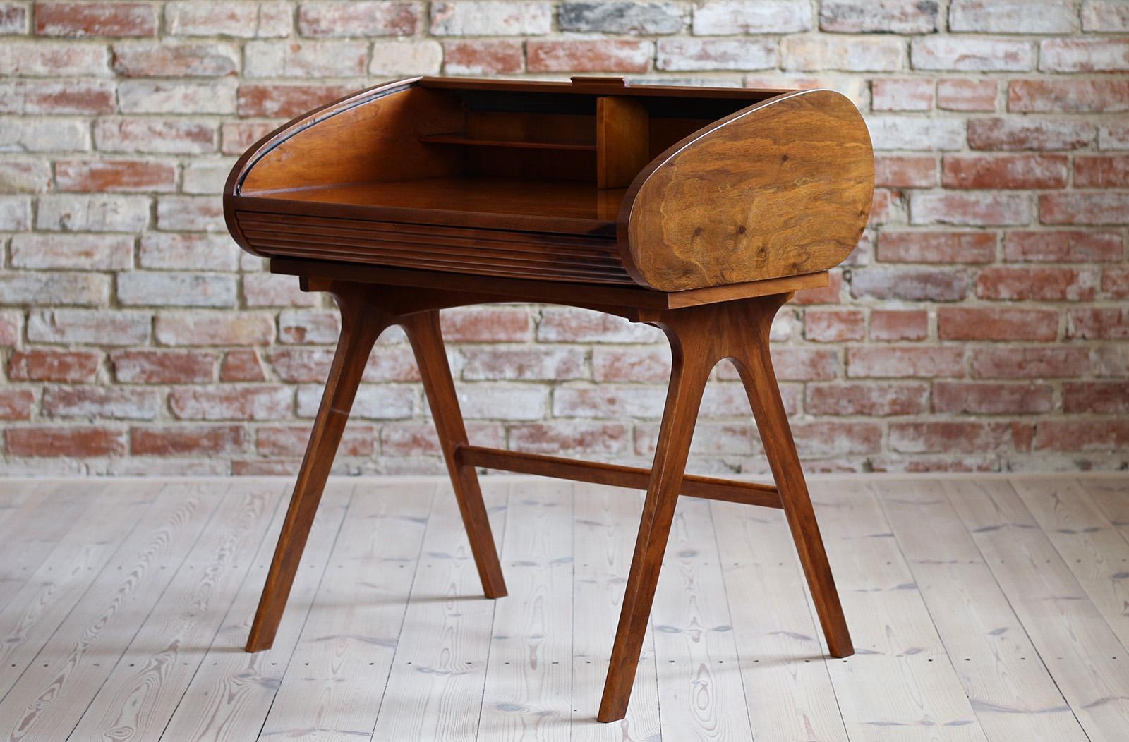 Rare Mid-Century Modern Desk with Roll-Top, Walnut Veneer, 1950s, Fully Restored In Good Condition In Wrocław, Poland