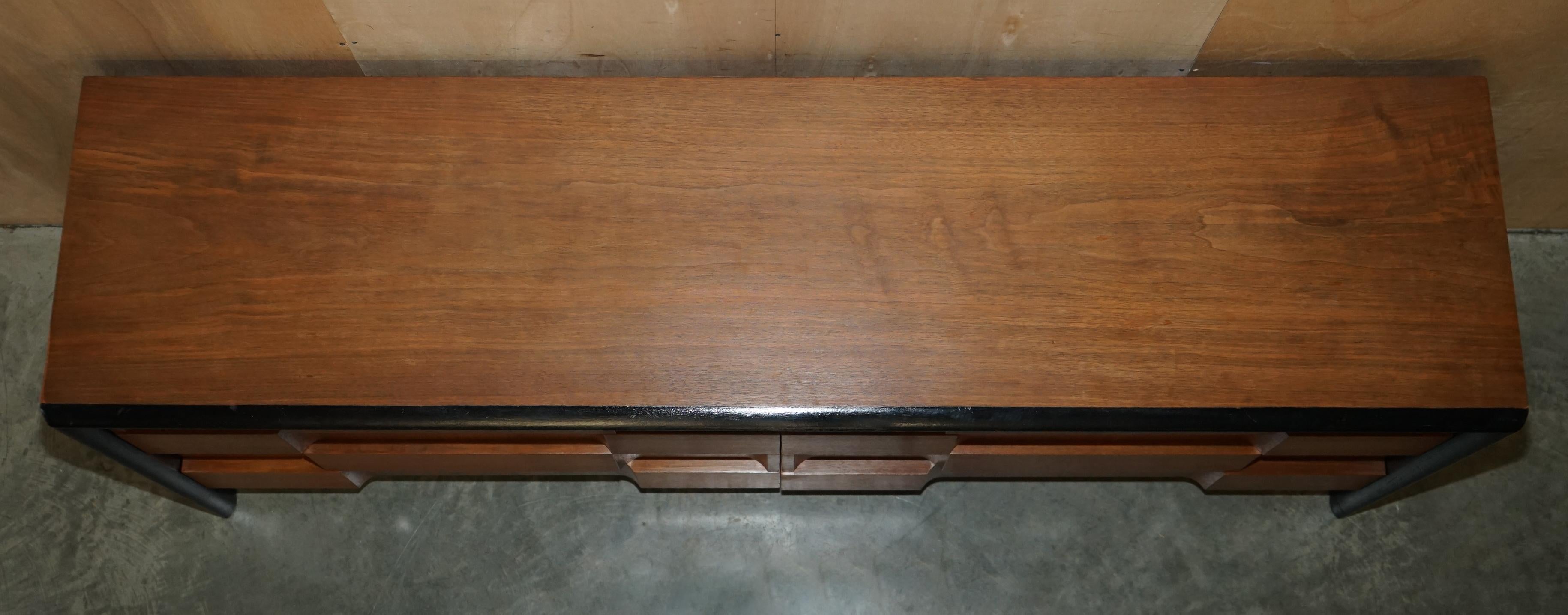 Seltene Mid-Century Modern Edmond J Spence Schachbrett-Sideboard-Kommode mit Schubladenschrank (Walnuss) im Angebot