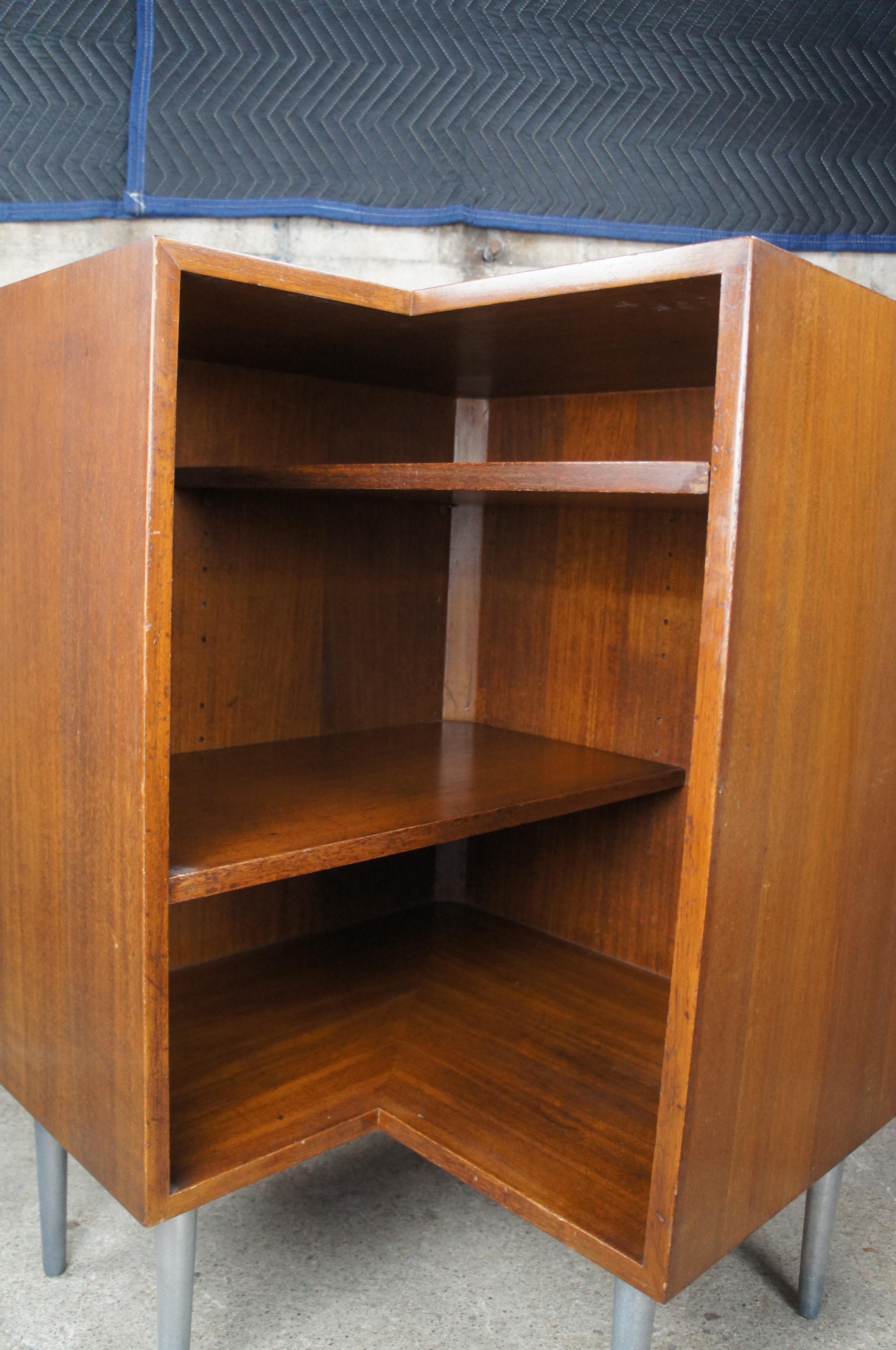 Rara libreria angolare di metà secolo Edward Wormley Dunbar in legno di noce, console 38