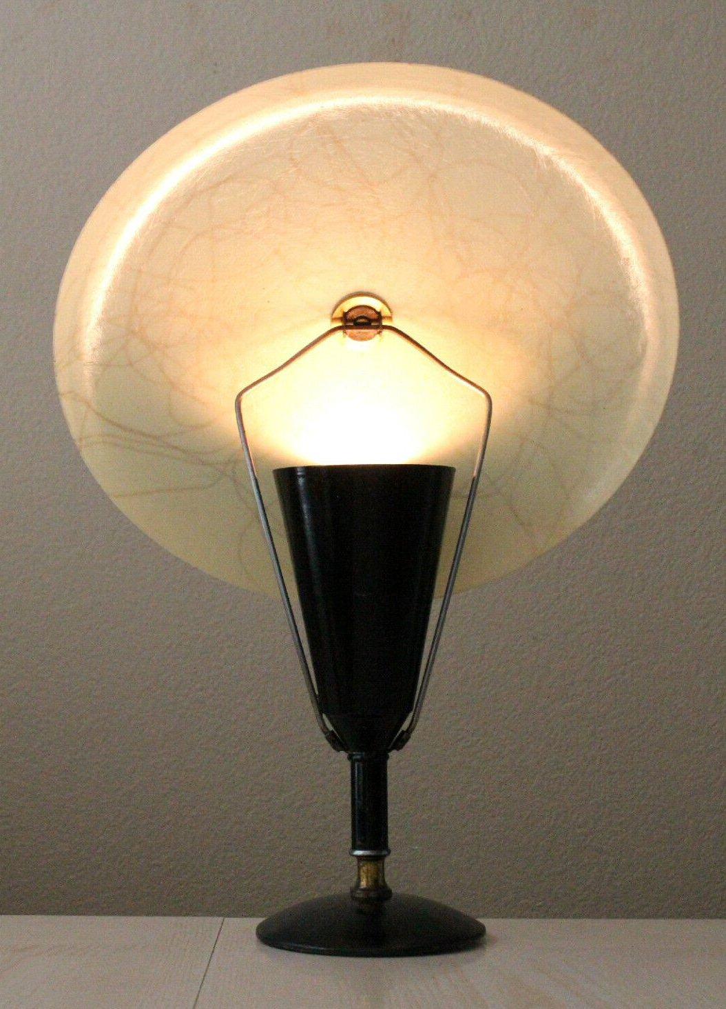  A  PURIST'S DREAM.

MID CENTURY MODERN
MOLDED FIBERGLASS
ARTICULATING SHADE
REFLECTOR DESK LAMP!

Attributed to Bill Lam Workshop
1950

(DIMENSIONS: 14
