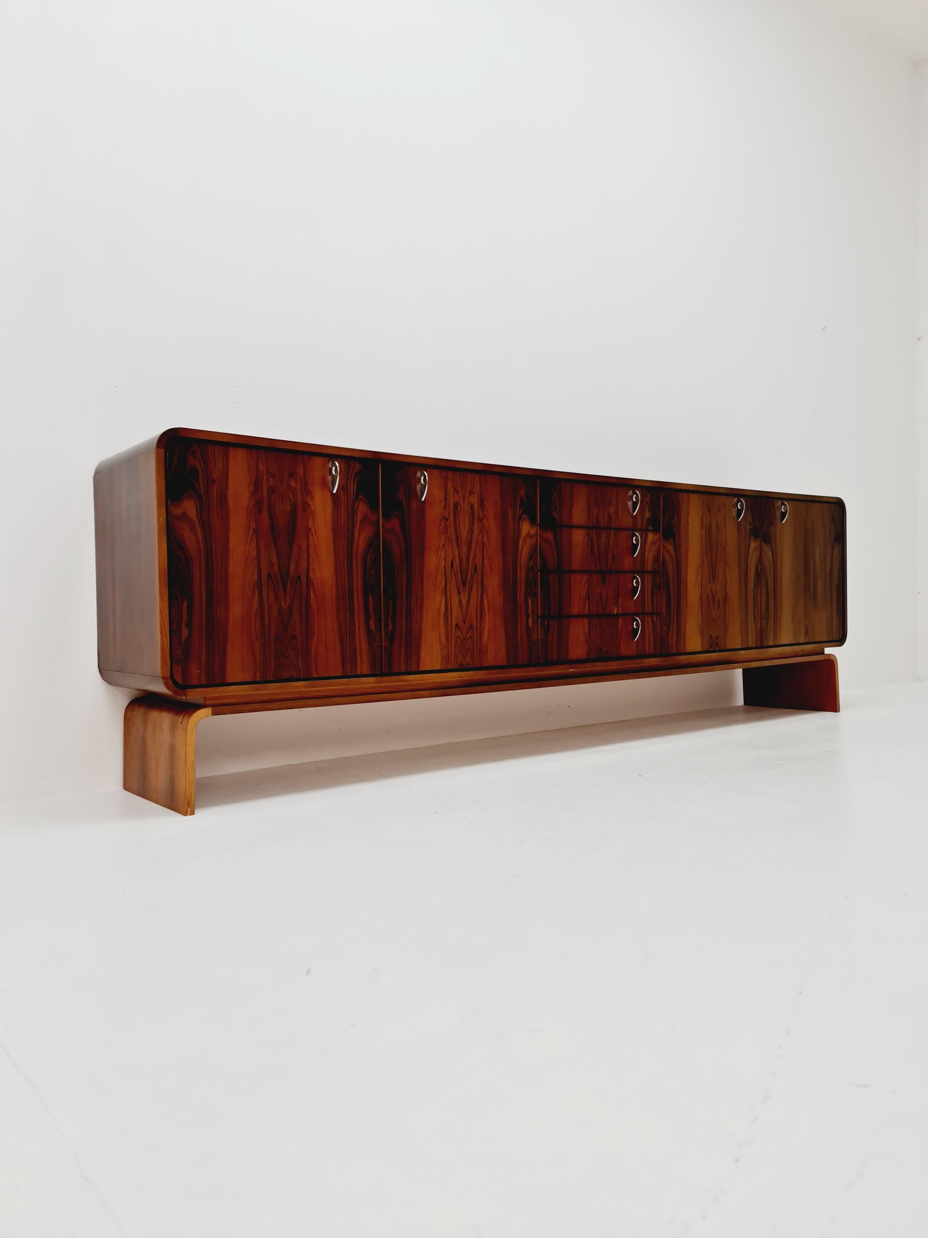 Rare Mid Century Modern  Buffet en teck allemand  1960s

Année de conception : 1950s

Dimensions : 
43  D x 260 L x 80 H

Il est en bon état vintage, cependant, comme avec tous les articles vintage quelques marques d'usure mineures doivent être