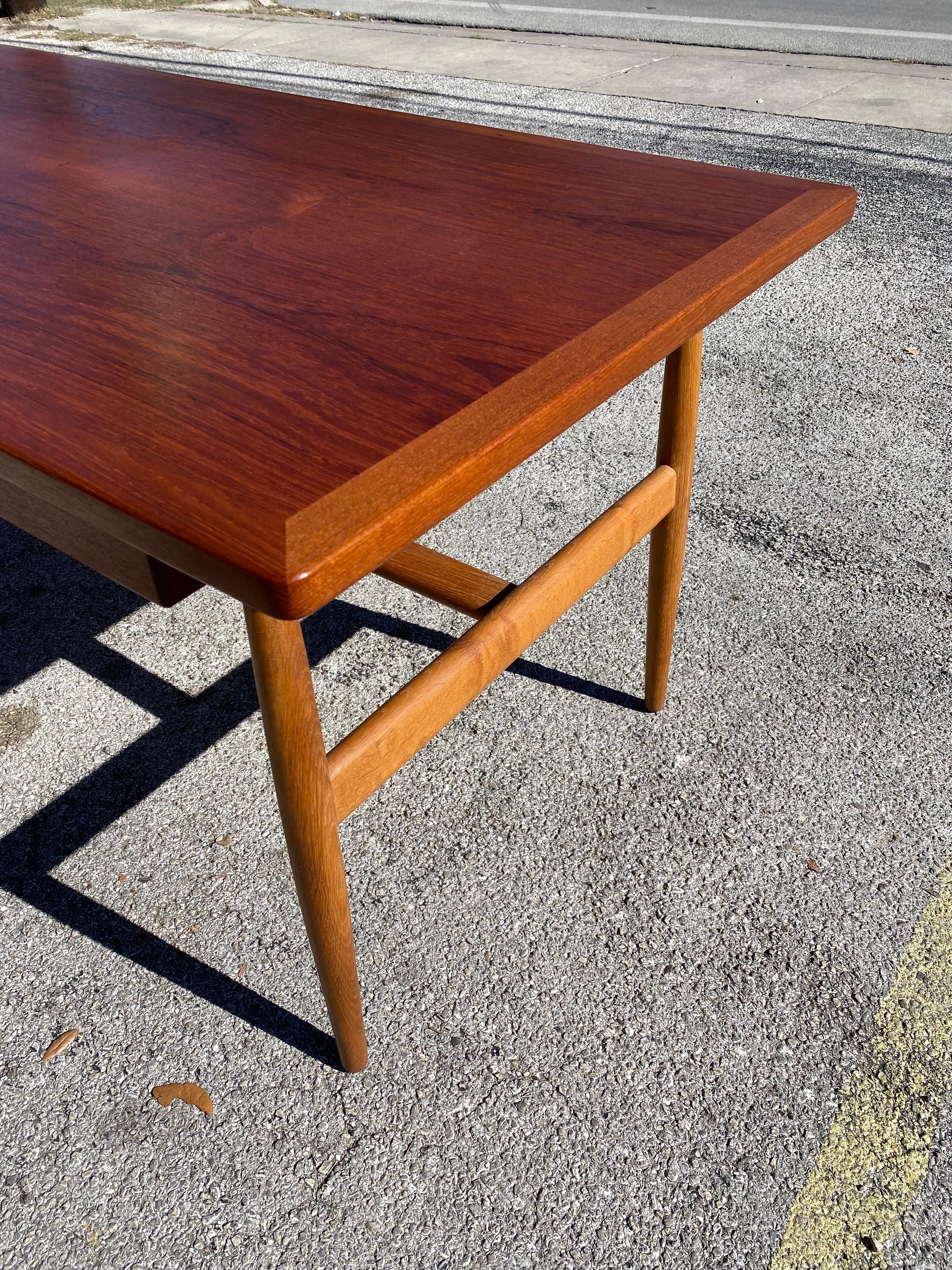 Scandinavian Modern Rare Mid-Century Modern Hans Wegner Wishbone Desk