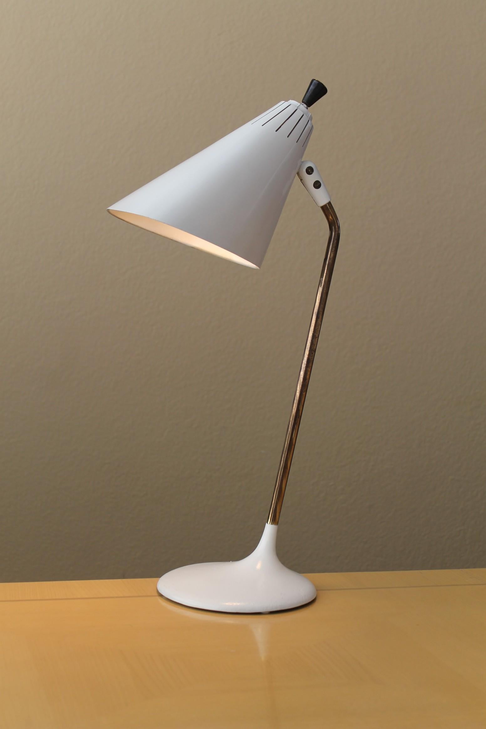 RARE & FABULOUS!



MID CENTURY MODERN
GERALD THURSTON
FIBERGLASS SHADE
MINIMALIST DESK LAMP!


CONICAL DESIGN!
CIRCA 1957
WHITE

DIMENSIONS: APPROXIMATELY 22