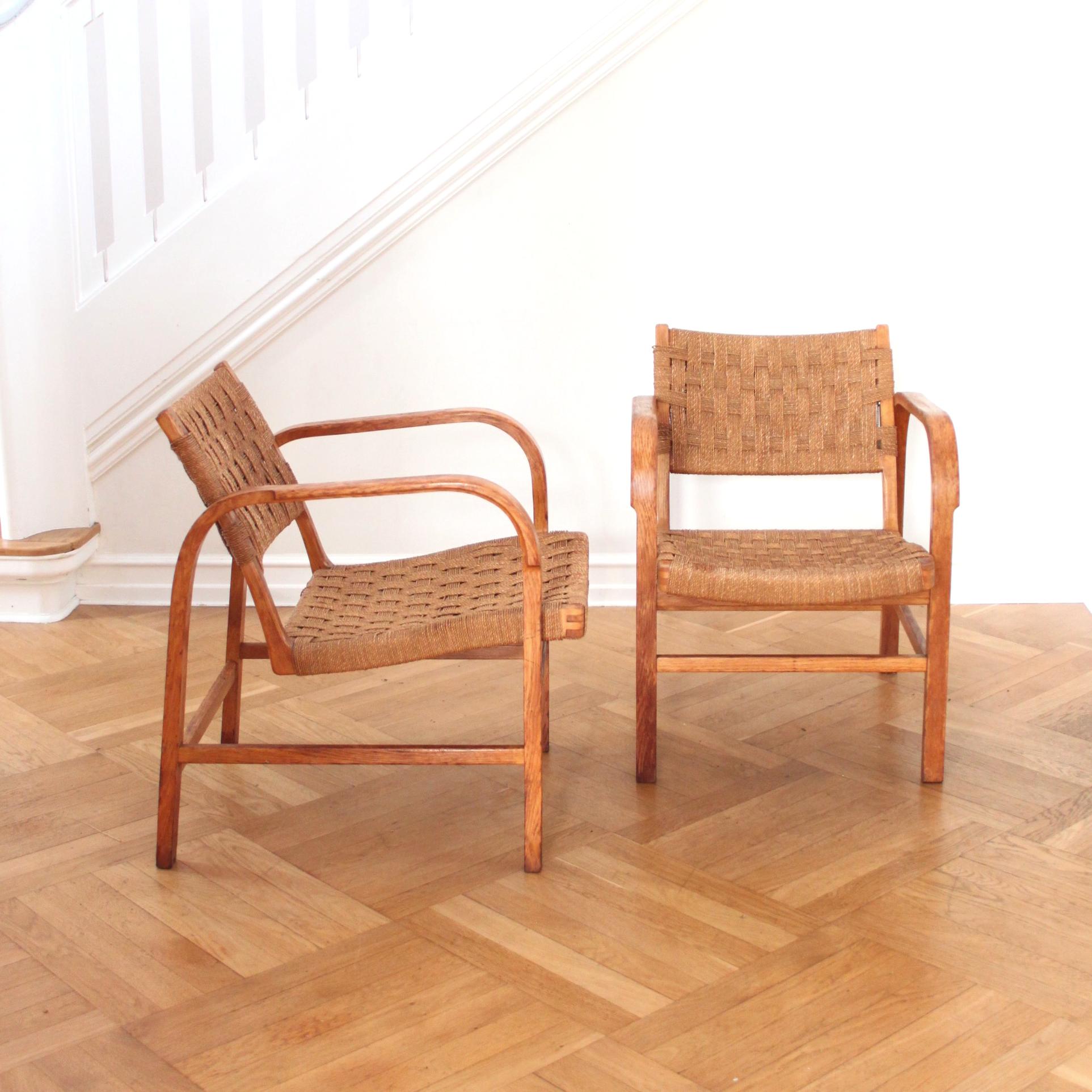 MAGNUS STEPHENSEN & FRITZ HANSEN

SCANDINAVIAN MODERN

A beautiful pair of armchairs by Danish architect and designer Magnus Stephensen for Fritz Hansen, Denmark 1930s.

The armchairs are made of a bent beech frame with a woven seagrass seating and