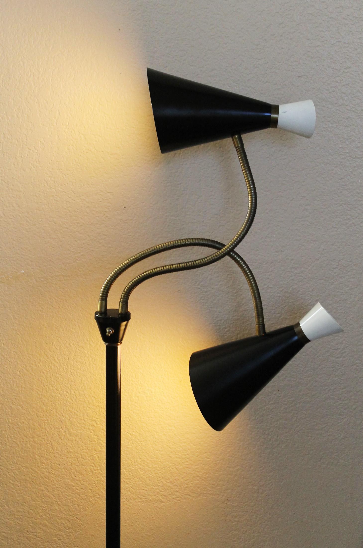 Rare Mid Century Modern Majestic Floor Lamp. Iron Atomic 1950s Dual Cone Shades For Sale 1