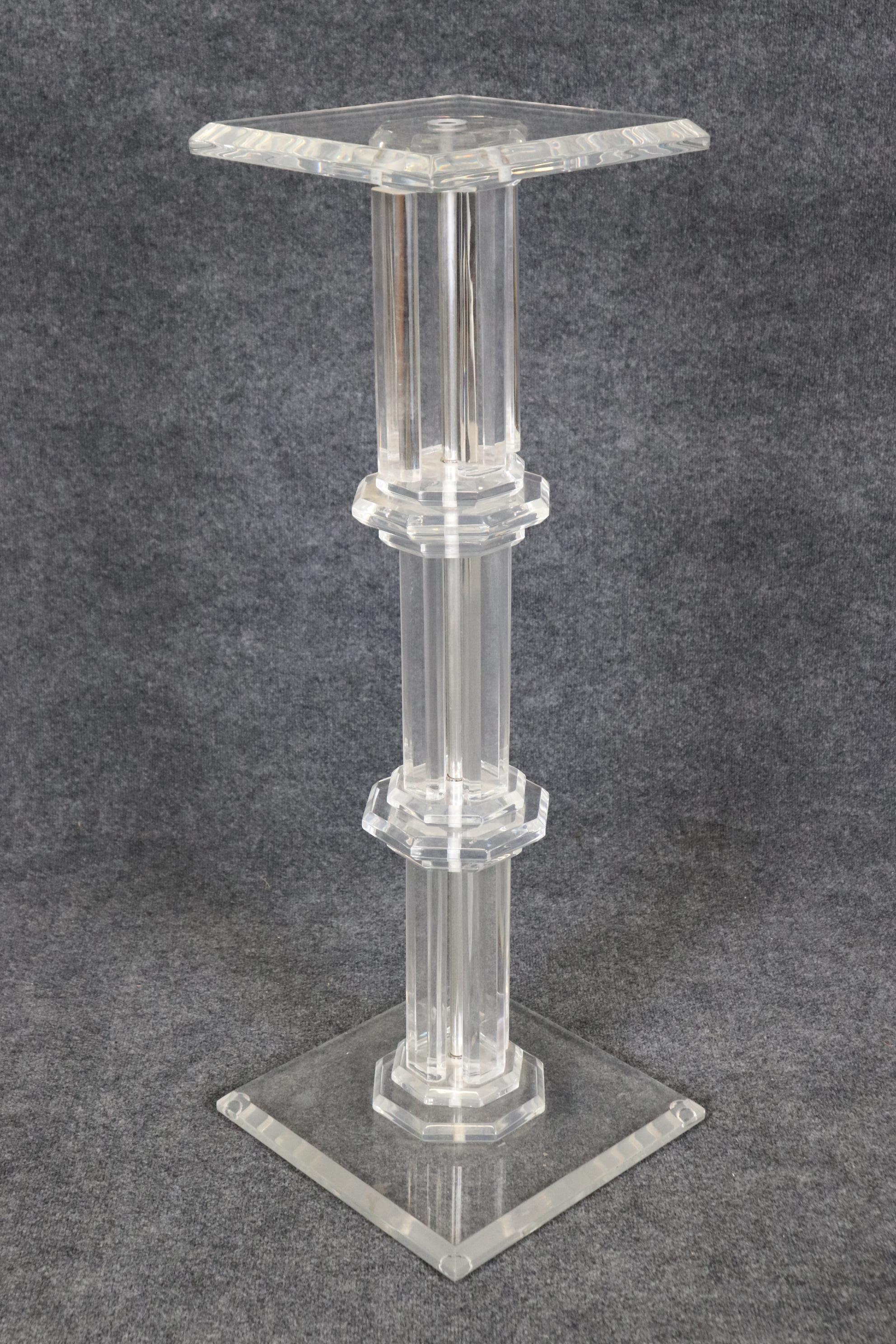 This is a superb. visually light pedestal or plantstand in the manner of Charles Hollis Jones. The pedestal is in good condition with minor signs of age and use. There are no major issues to speak of beyond age or use. Dates to the 1970s era.