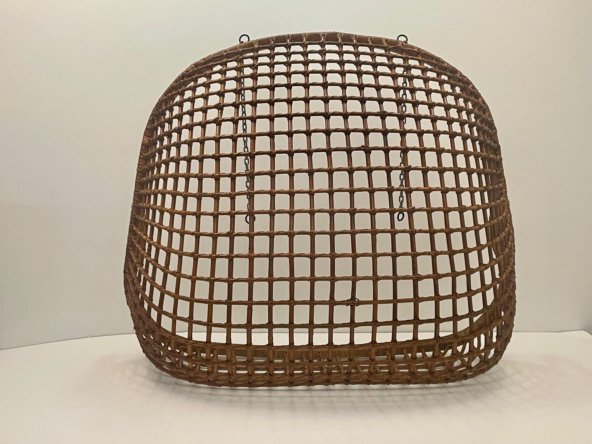Raro loveseat colgante moderno de ratán de 2 plazas de mediados de siglo 10