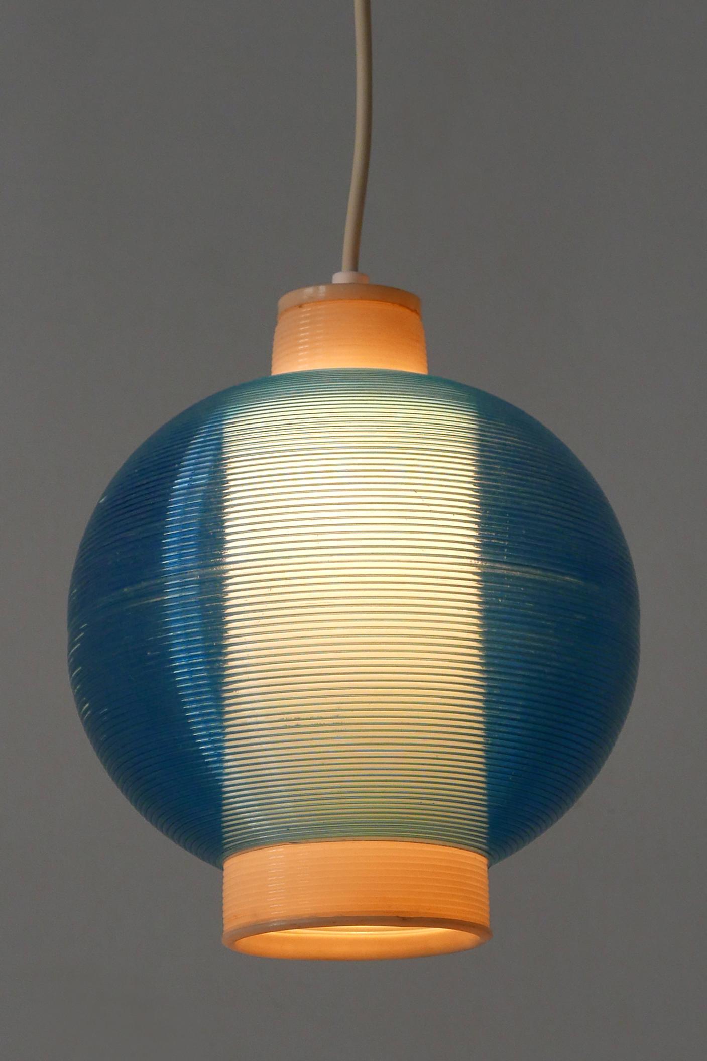 Rare and lovely Mid-Century Modern pendant lamp or hanging light. Designed by Yasha Heifetz for Rotaflex Heifetz, 1960s, USA.

Executed in spun plastic, it comes with 1 x E14 / E12 Edison screw fit bulb holder, is rewired and in working condition.