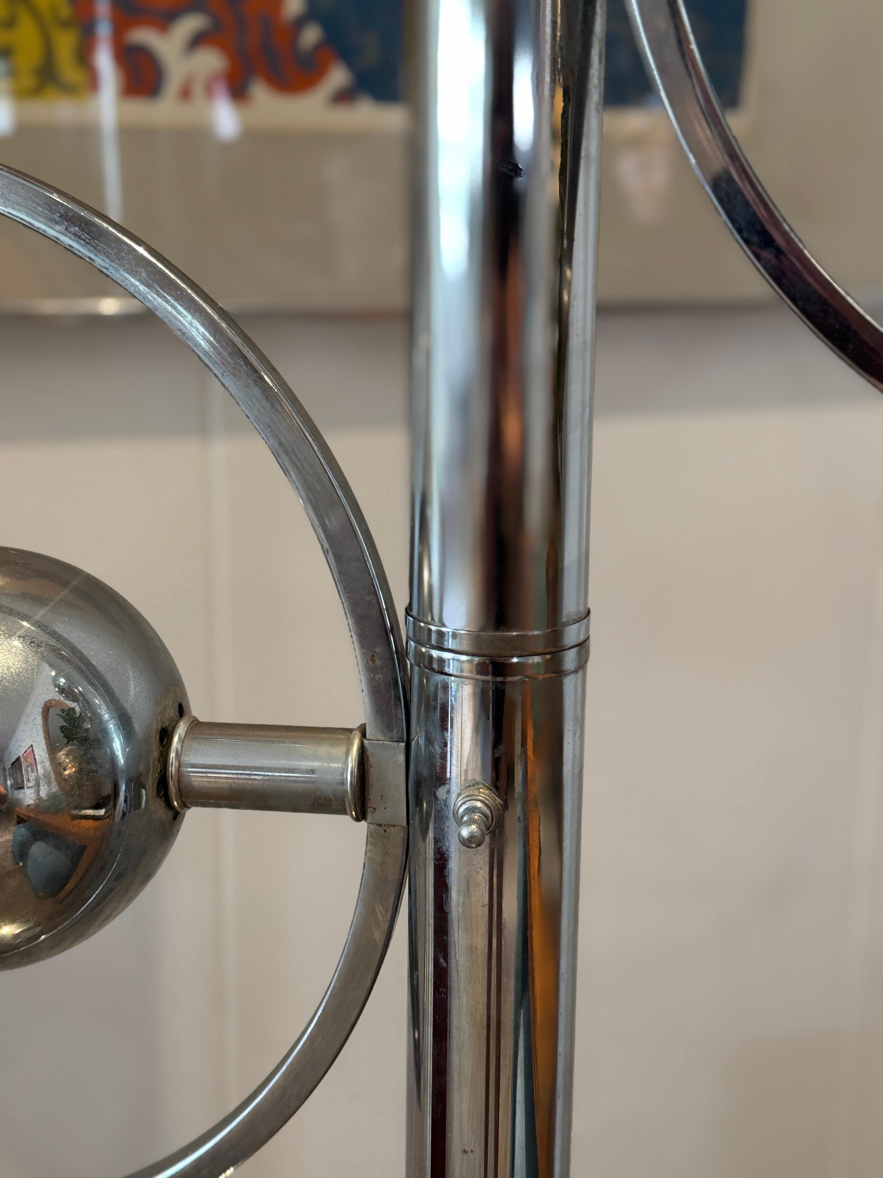 Rara lampada da terra cromata a forma di trio dell'era spaziale moderna di metà secolo, circa 1960 in vendita 4