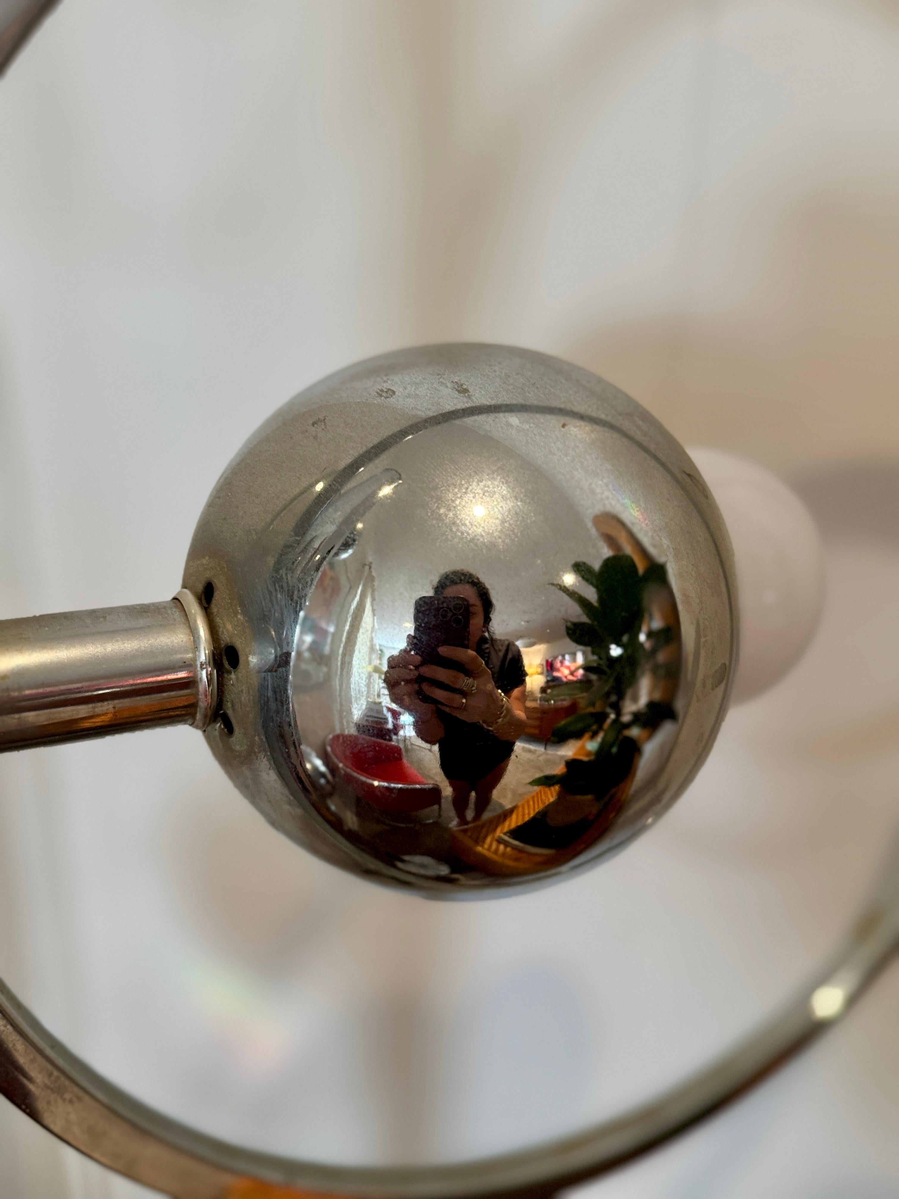 Rara lampada da terra cromata a forma di trio dell'era spaziale moderna di metà secolo, circa 1960 In condizioni buone in vendita a Houston, TX