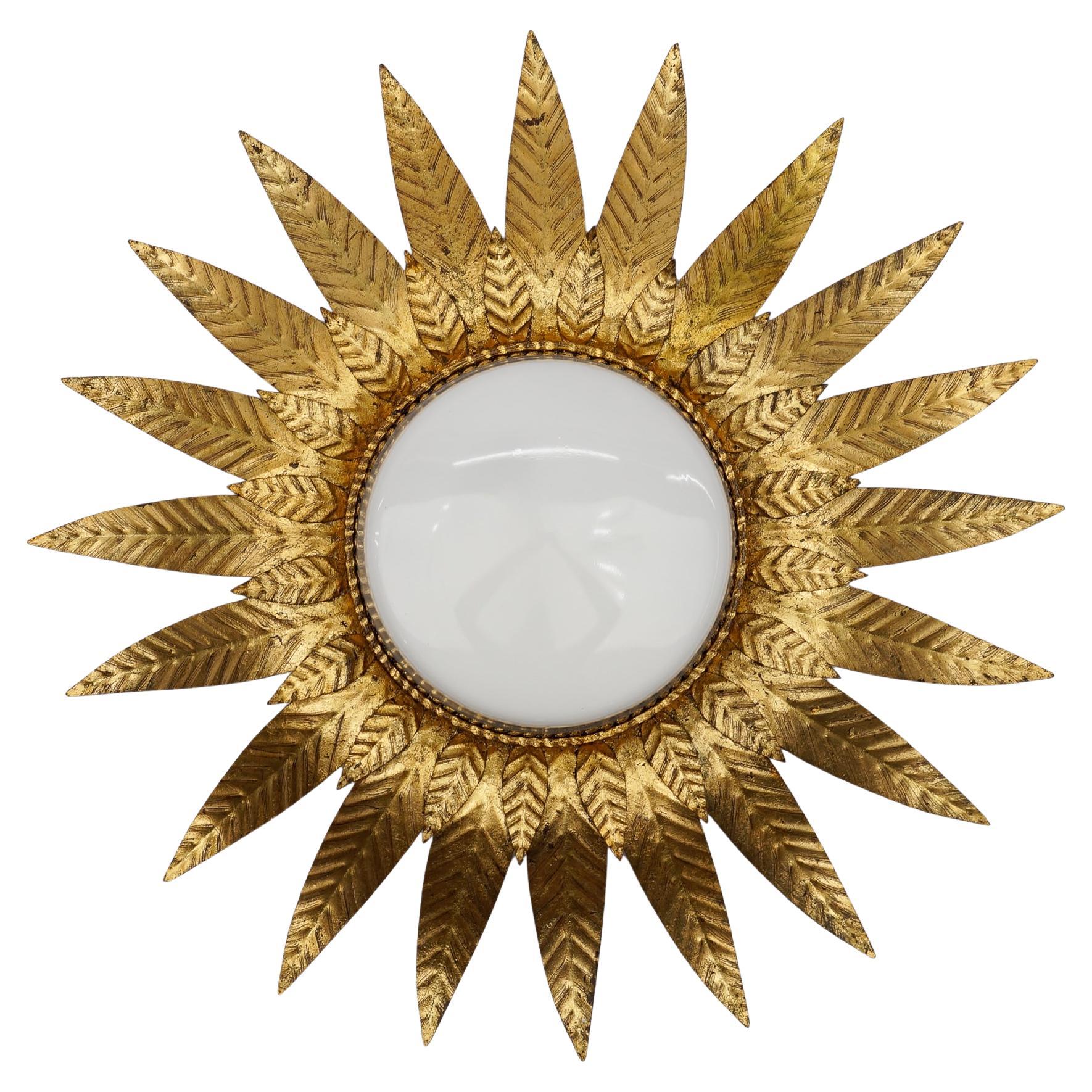 Seltene Mid-Century Modern Deckenleuchte aus Metall und Milchglas 1960 Italien im Angebot