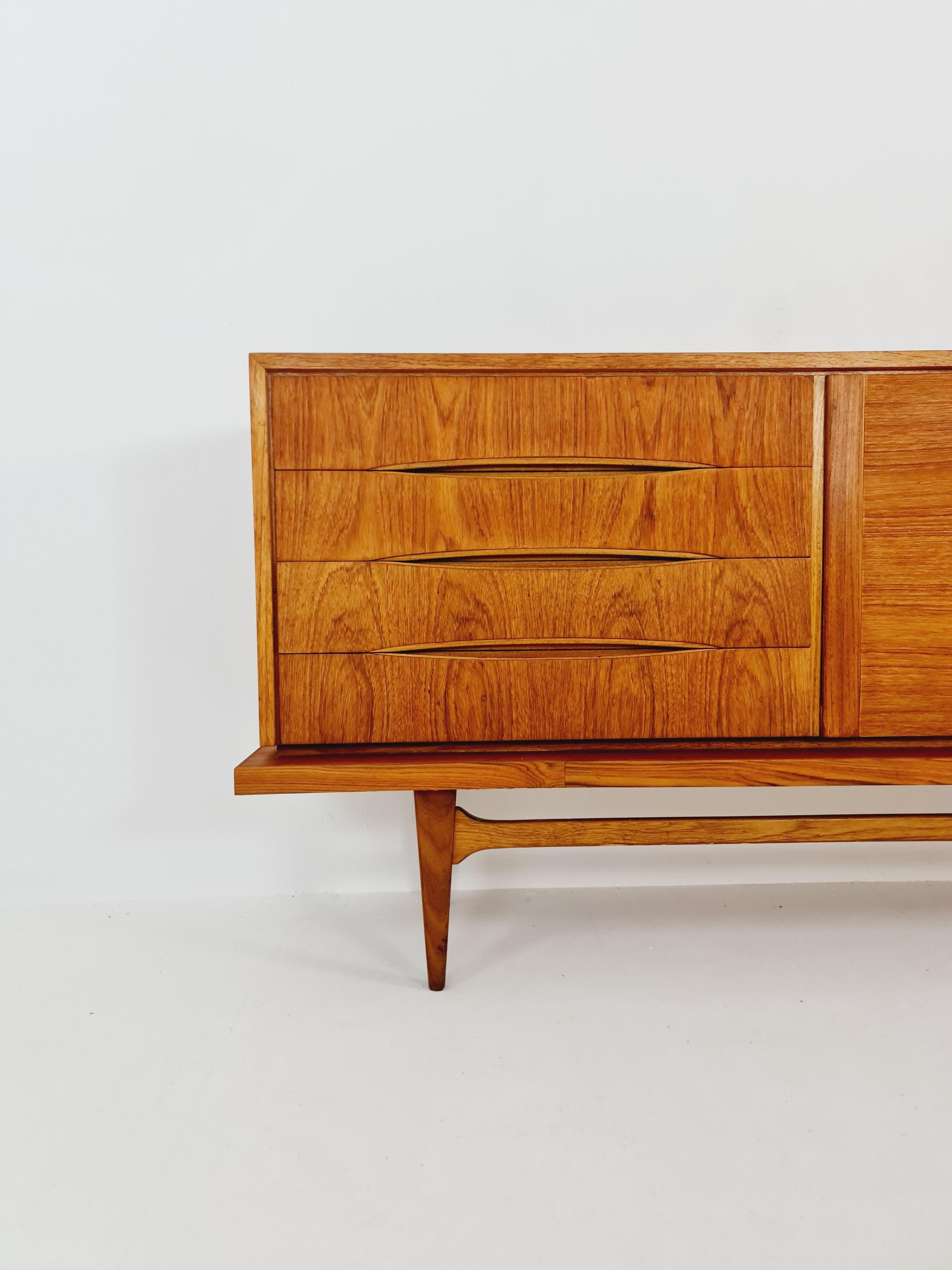 Rare Mid Century Modern Teak Danish sideboard, 1960s In Good Condition For Sale In Gaggenau, DE