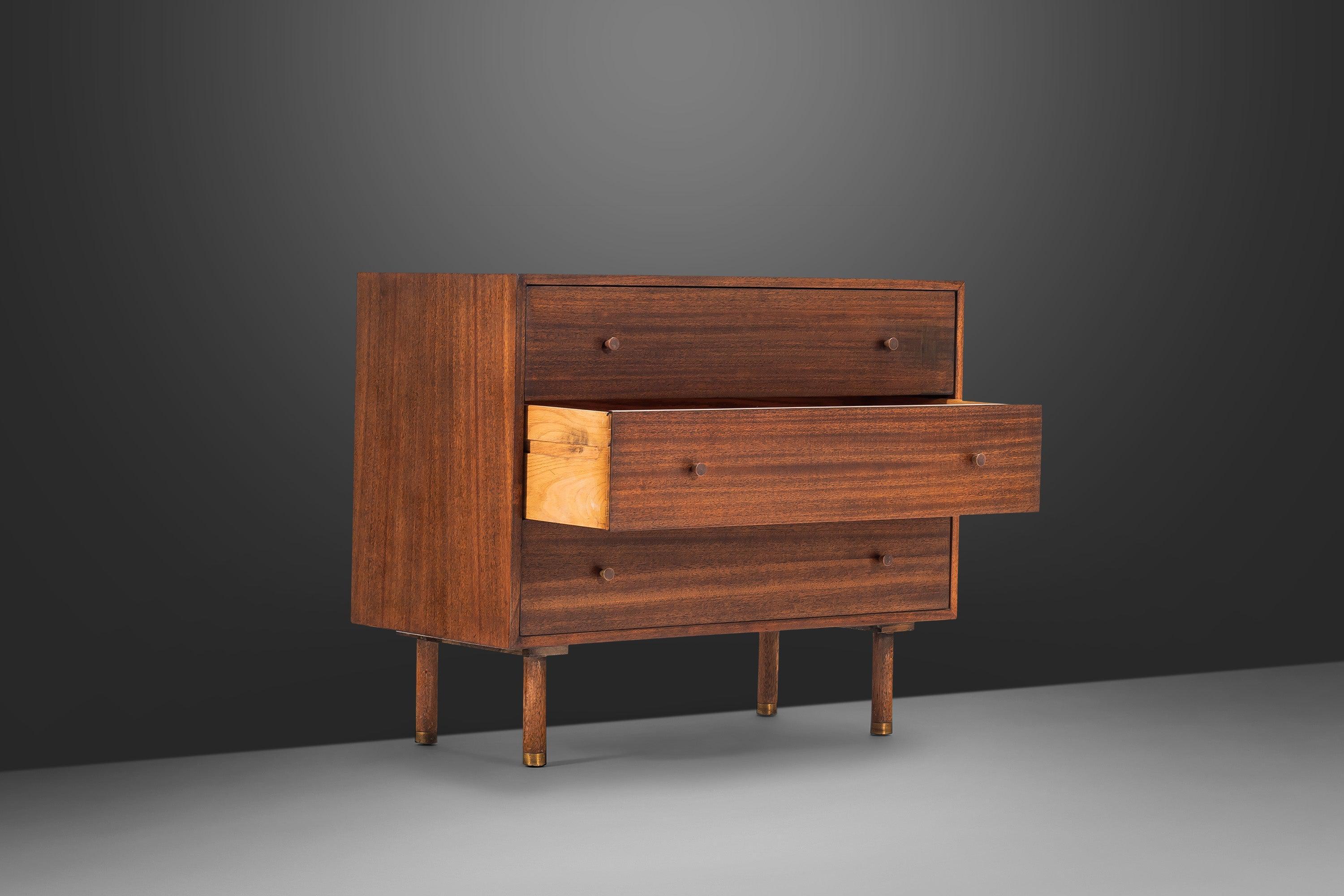 American Rare Mid-Century Modern Three-Drawer Dresser in Mahogany by Harvey Probber, USA For Sale