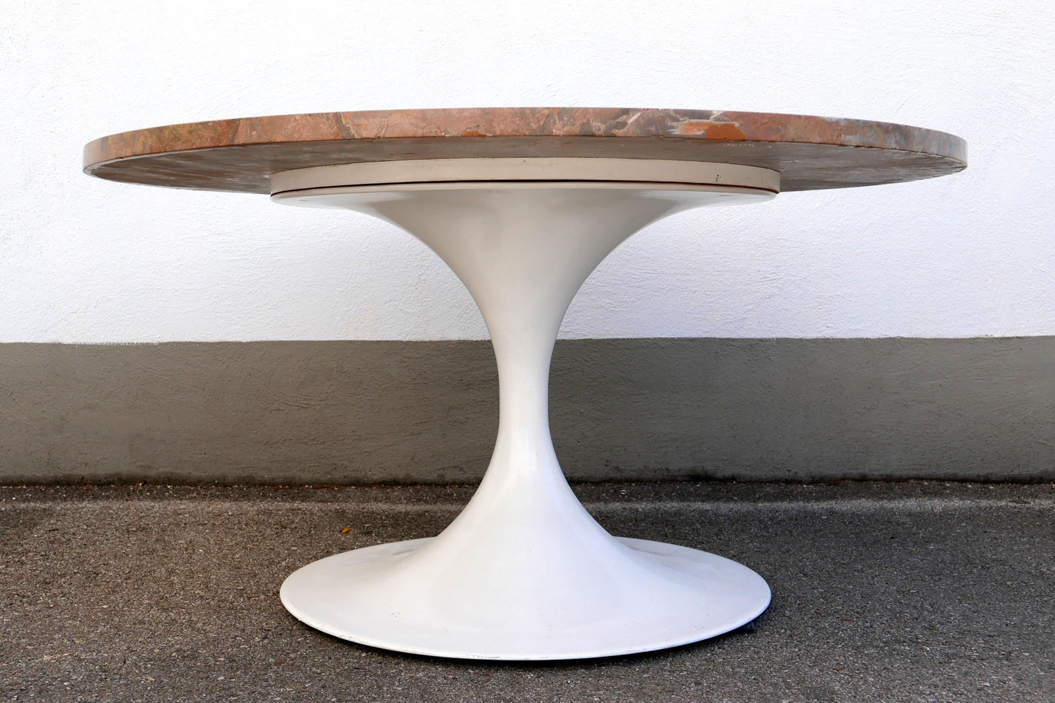 Rare table basse moderne du milieu du siècle dernier en marbre à base de tulipe par Honsel, Allemagne, années 1960 en vente 1
