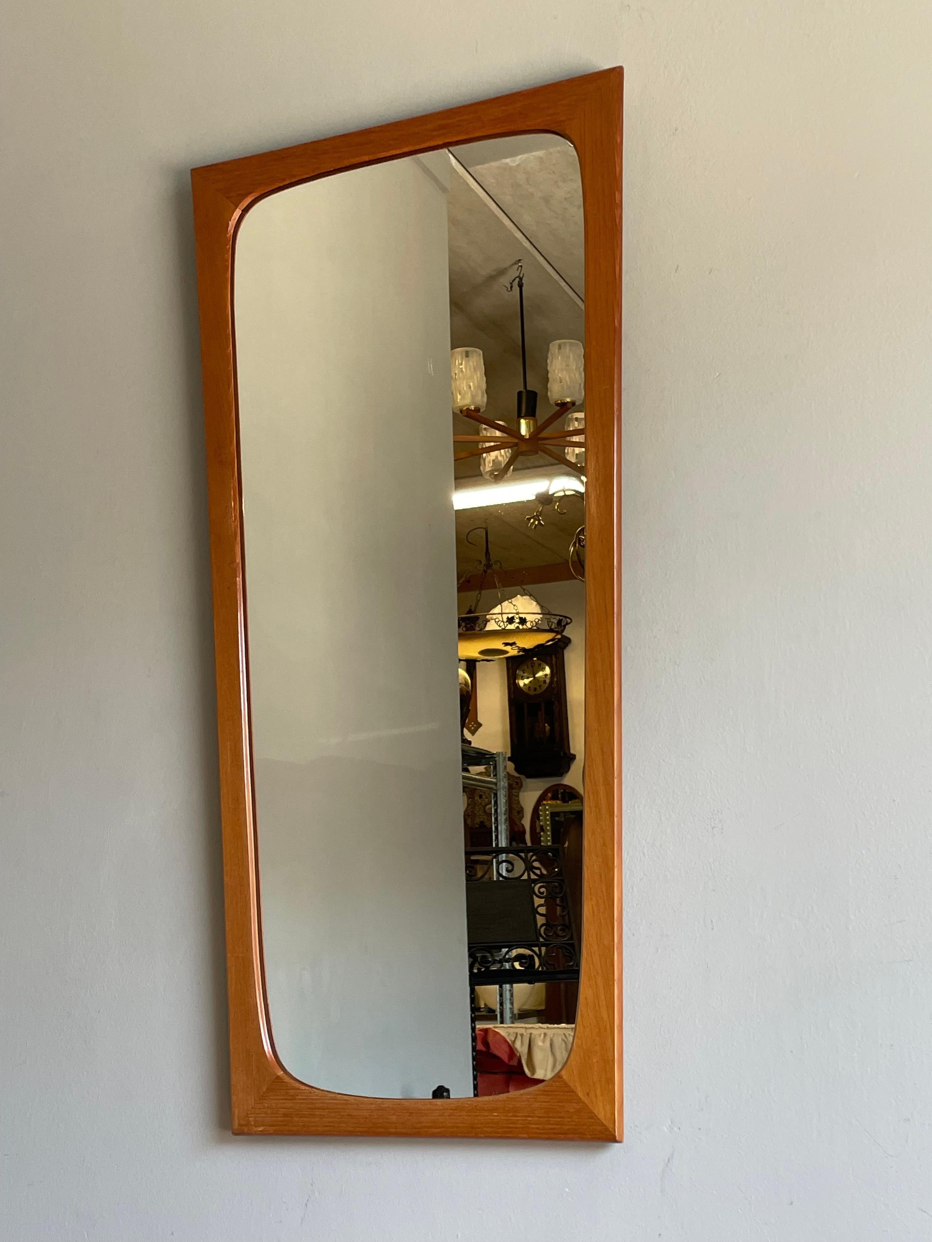 Rare Mid-Century Modern Wall / Make Up Mirror in Superb Teak Wooden Frame 1960s In Excellent Condition For Sale In Lisse, NL