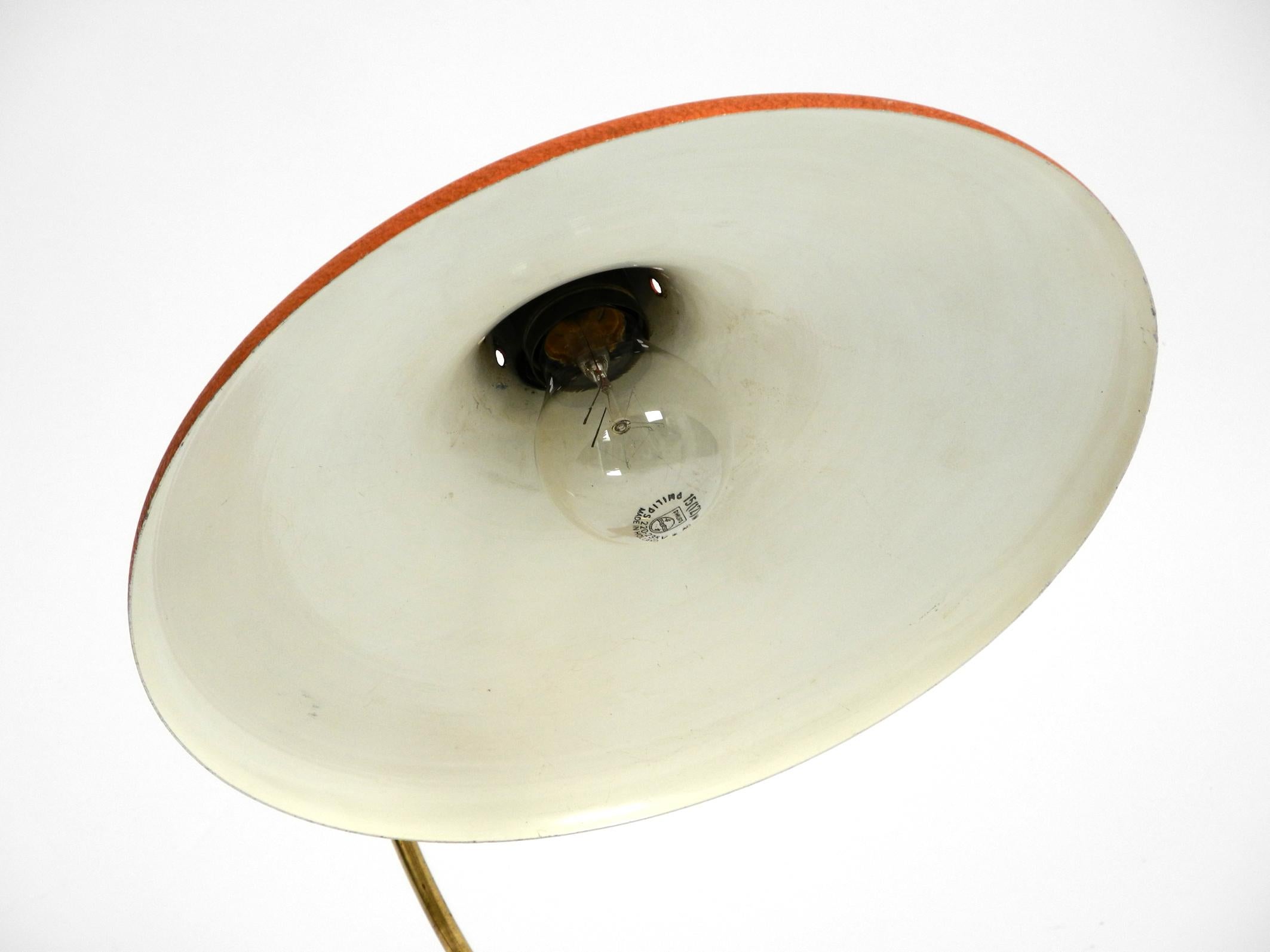 Rare Mid Century Modernist table lamp with red crinkle paint  lampshade Ø 32 cm For Sale 9