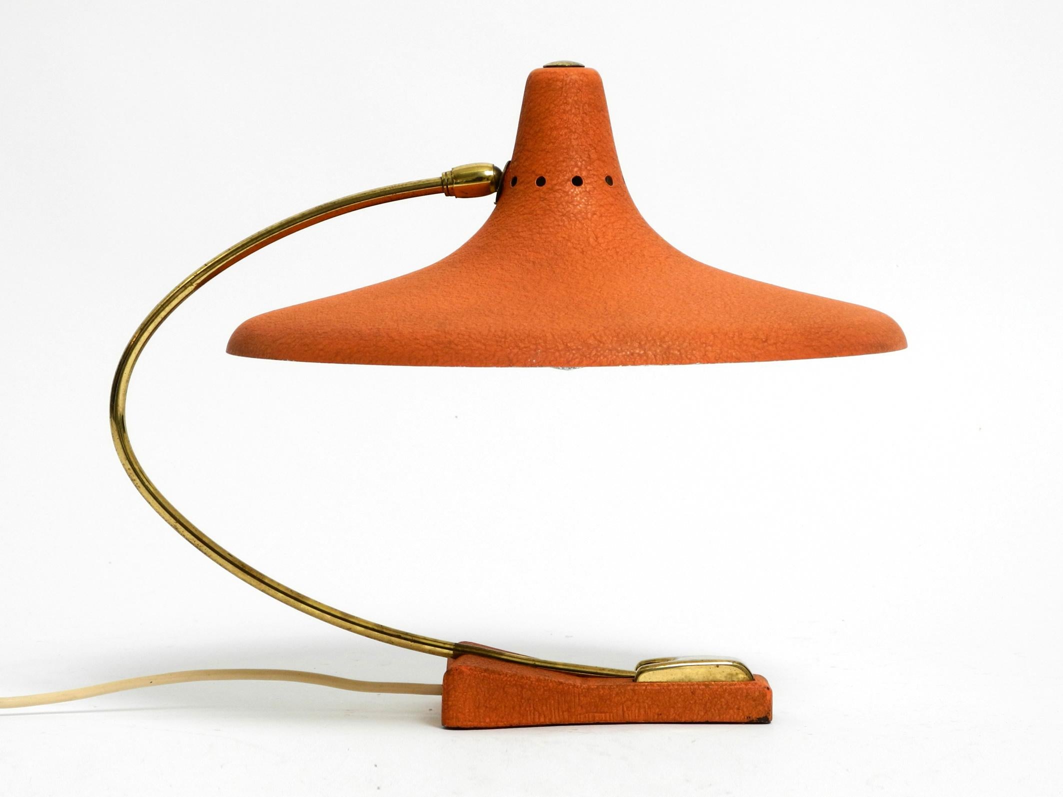 Mid-Century Modern Rare Mid Century Modernist table lamp with red crinkle paint  lampshade Ø 32 cm For Sale