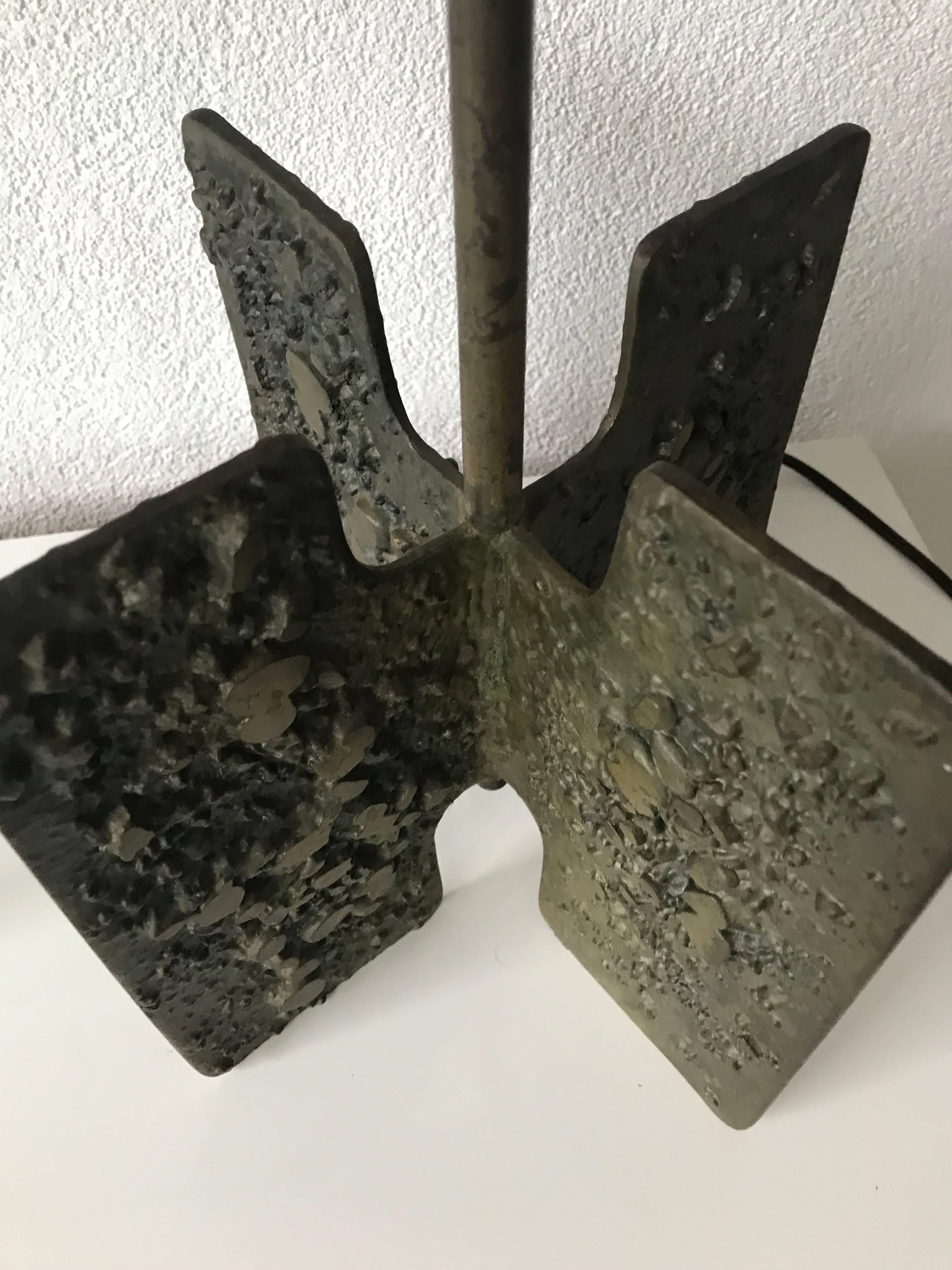 Rare Mid-Century Modernist, Abstract Sculptural Cast Bronze Desk /Table Lamp  In Excellent Condition In Lisse, NL