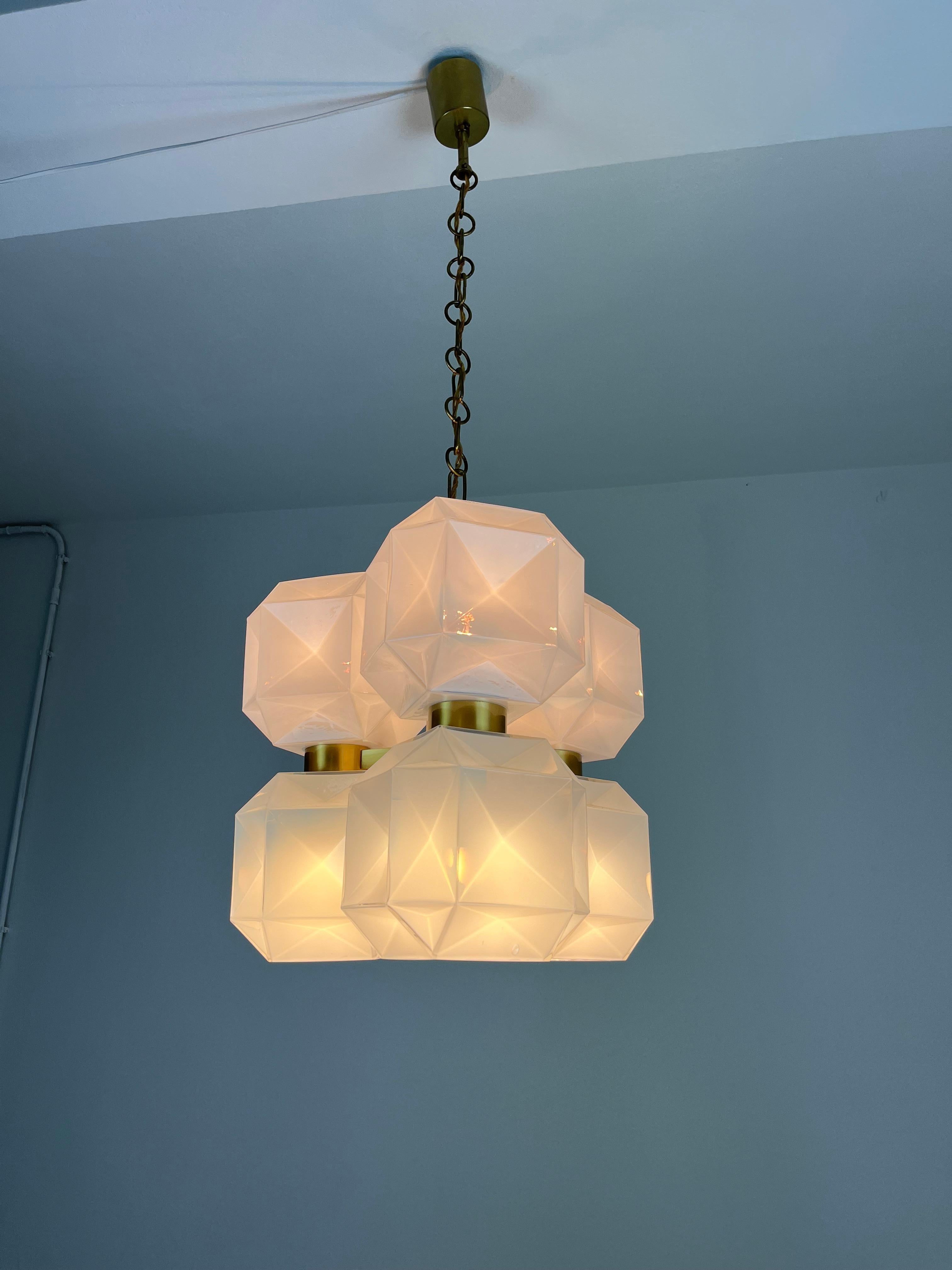 Raro lampadario di metà secolo in vetro di Murano e metallo dorato, anni '60 in vendita 7