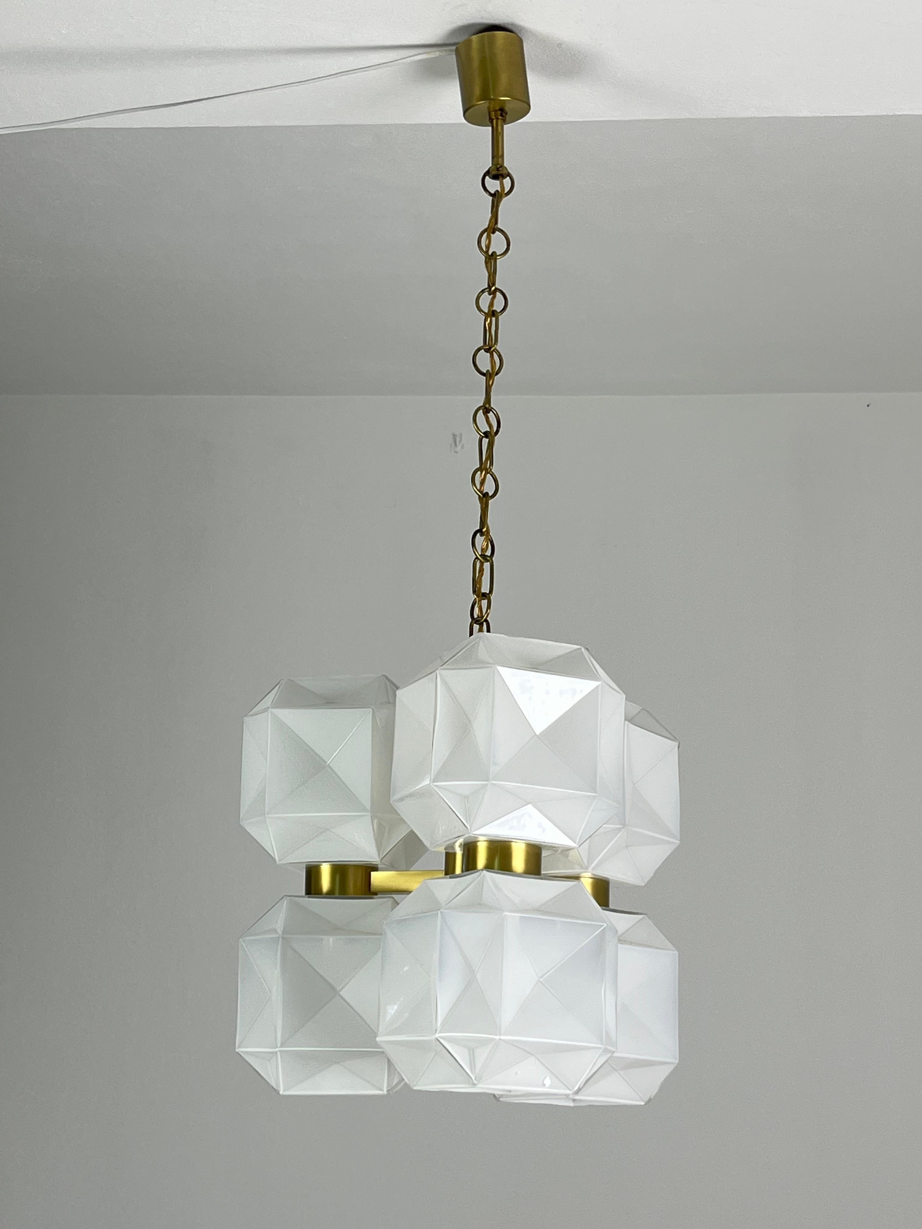 Metallo Raro lampadario di metà secolo in vetro di Murano e metallo dorato, anni '60 in vendita