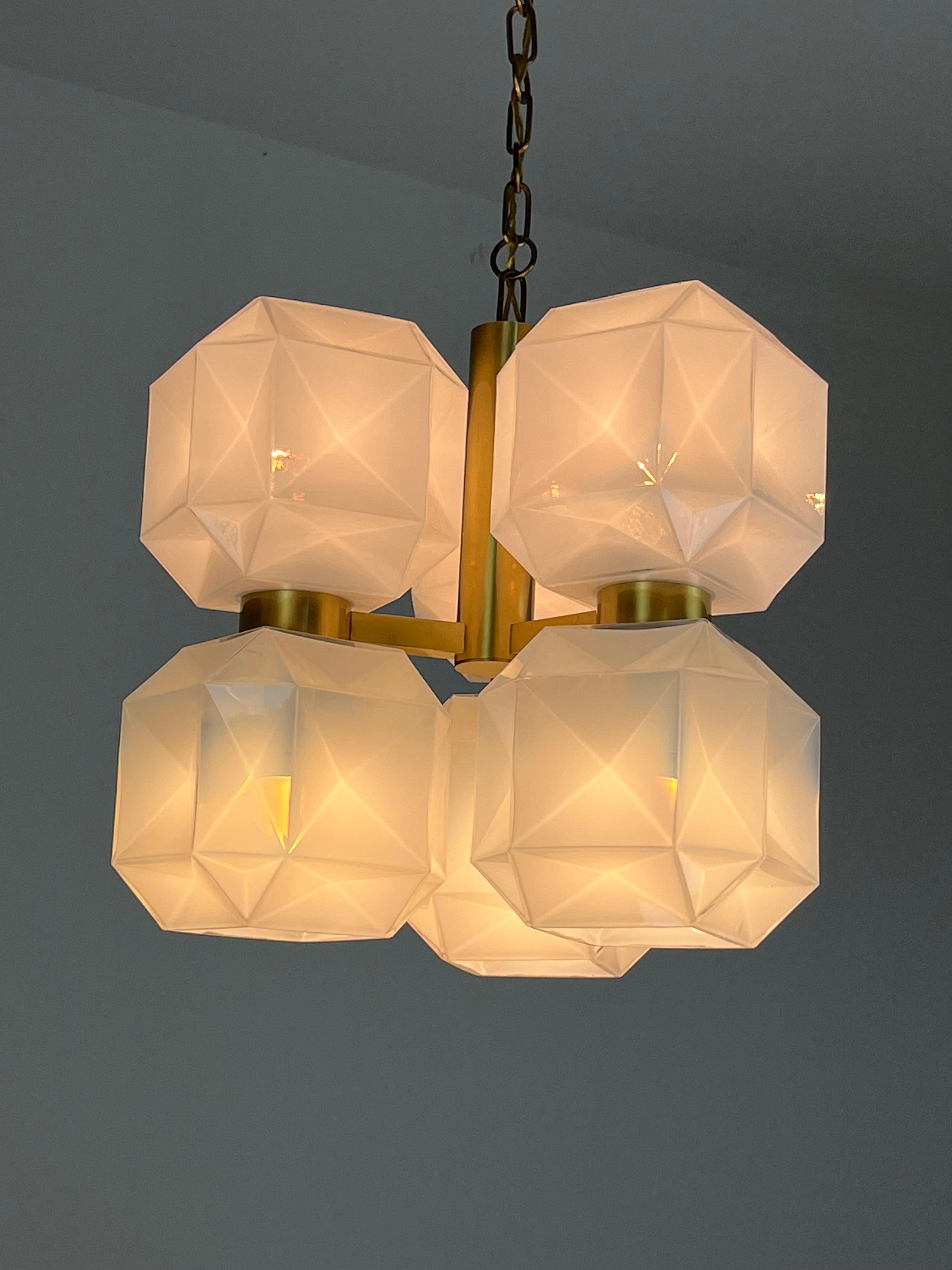 Raro lampadario di metà secolo in vetro di Murano e metallo dorato, anni '60 in vendita 2