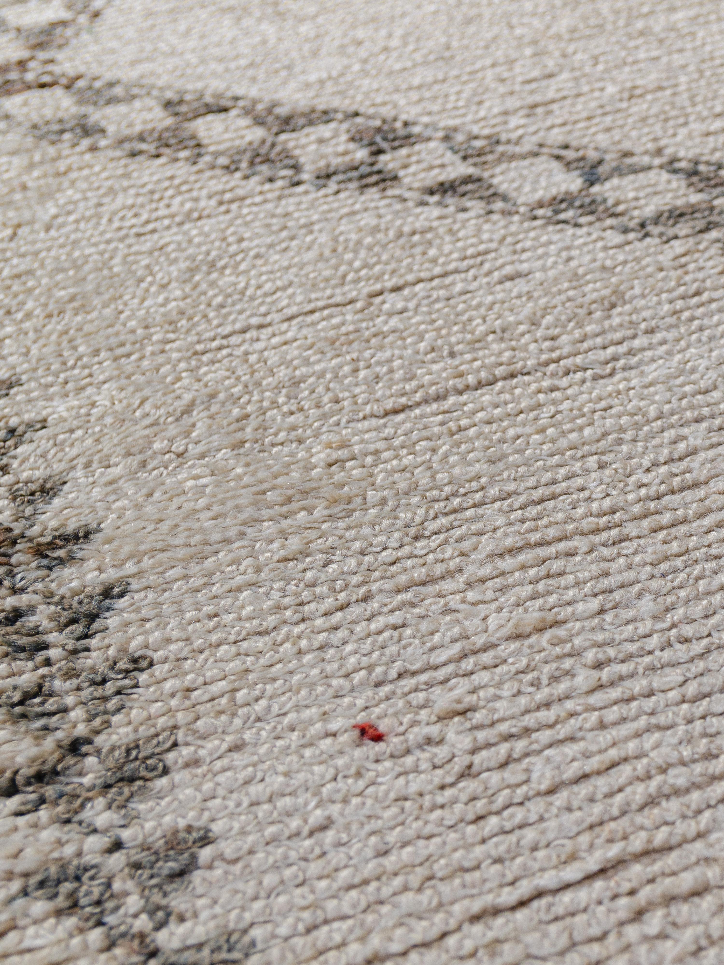 Rare Mid-Century Neutral Minimal Beni Alaham Carpet Curated By Breuckelen Berber In Good Condition For Sale In Brooklyn, US