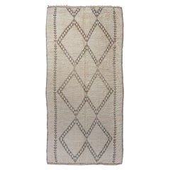 Seltene Mid-Century Neutral Minimal Beni Alaham Teppich Curated By Breuckelen Berber