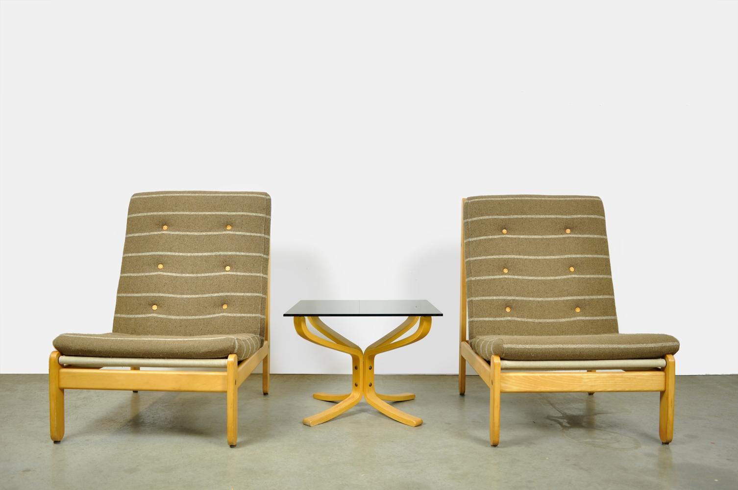 Rare mid-century oak easy lounge chairs by Bernt Petersen for Schiang Furniture For Sale 7