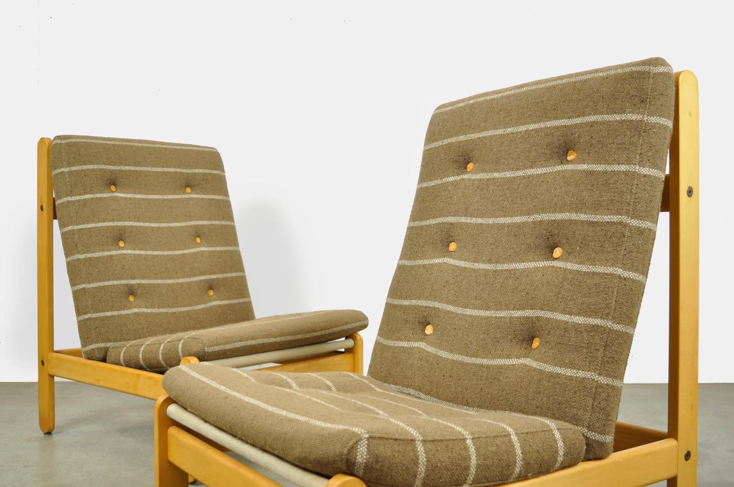 Fabric Rare mid-century oak easy lounge chairs by Bernt Petersen for Schiang Furniture For Sale
