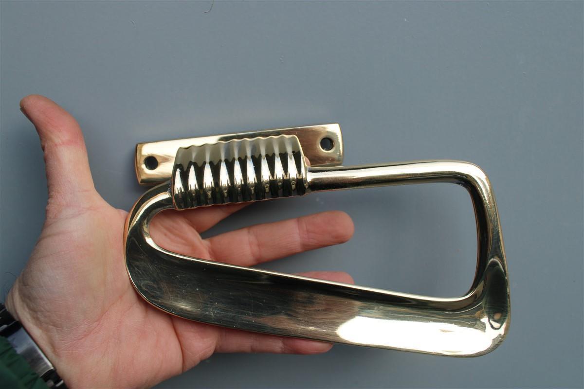 Rara coppia di maniglie a forma di orecchio in ottone massiccio Made in Italy del Midcentury in vendita 4