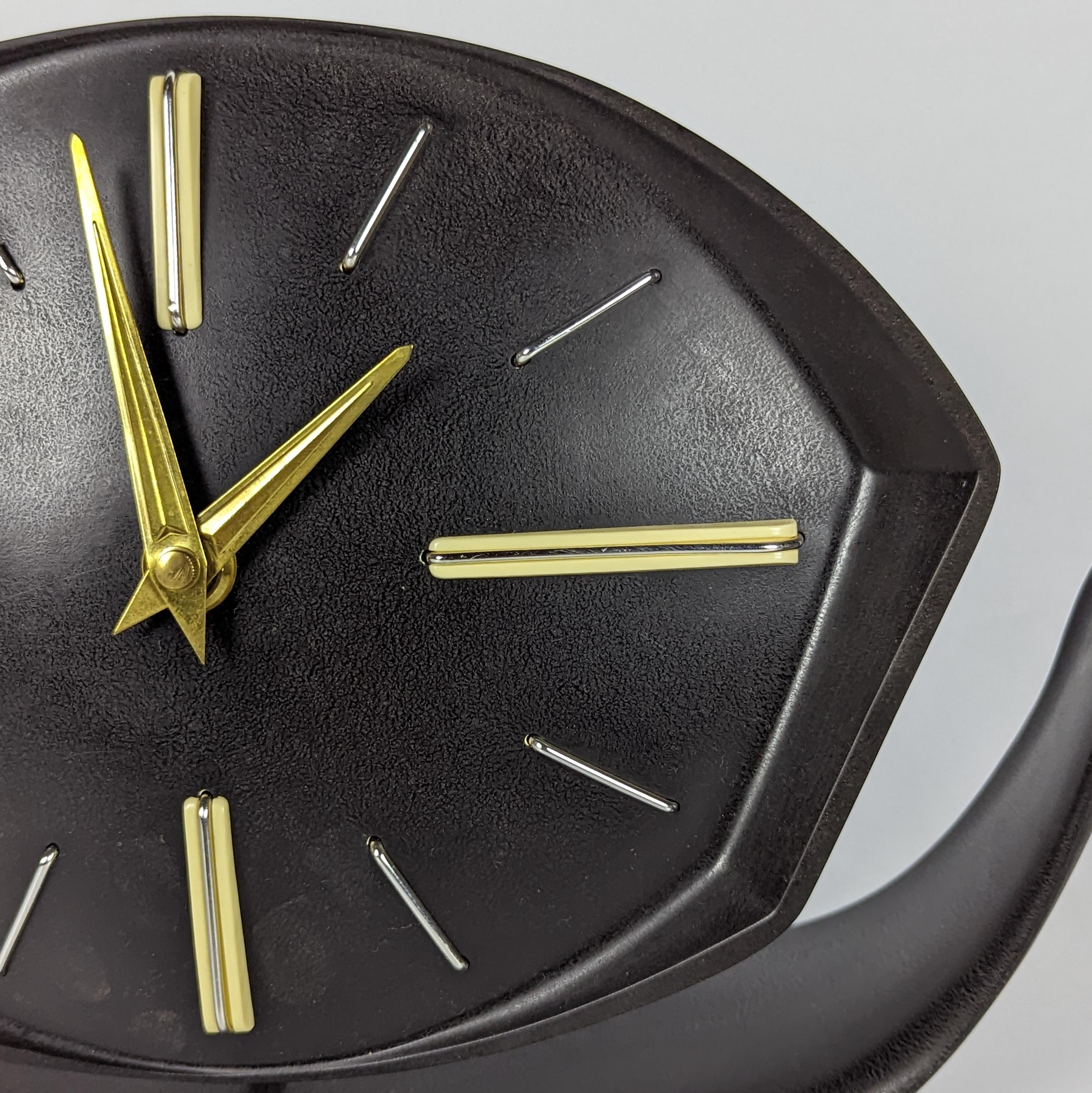 Rare horloge de table ou murale en bakélite PRIM Clocks du milieu du siècle dernier en vente 2