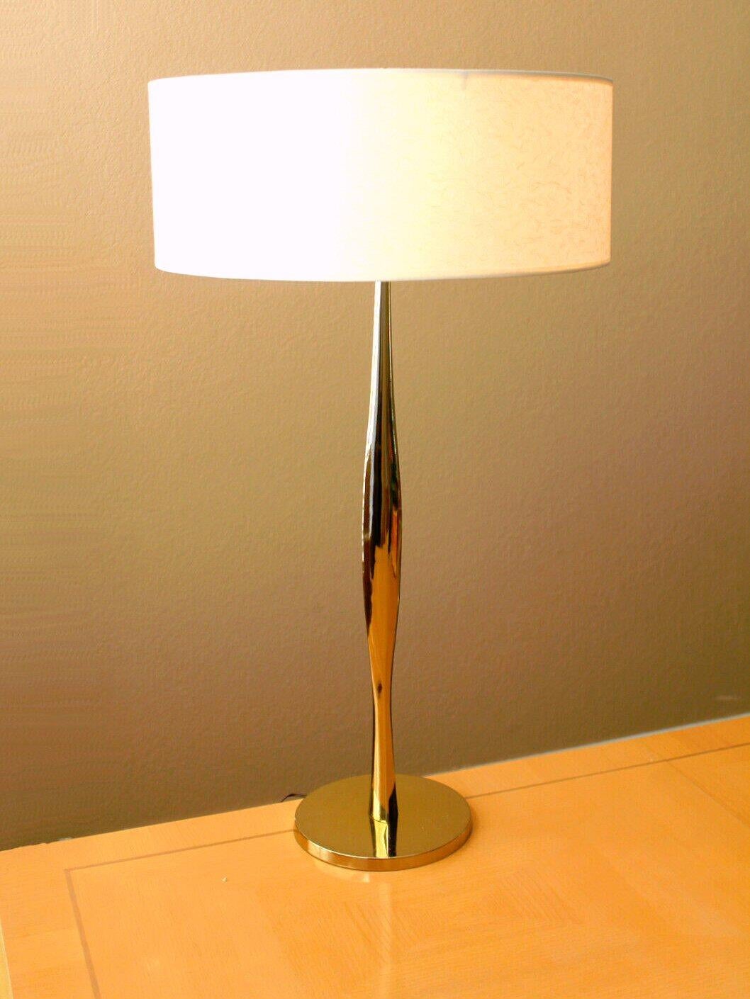 ABSOLUTELY STUNNING!

 
RICHARD BARR
SCULPTURAL LAMP
FOR LAUREL LAMP CO.


 ICONIC MID CENTURY STYLE!


DIMENSIONS: 33