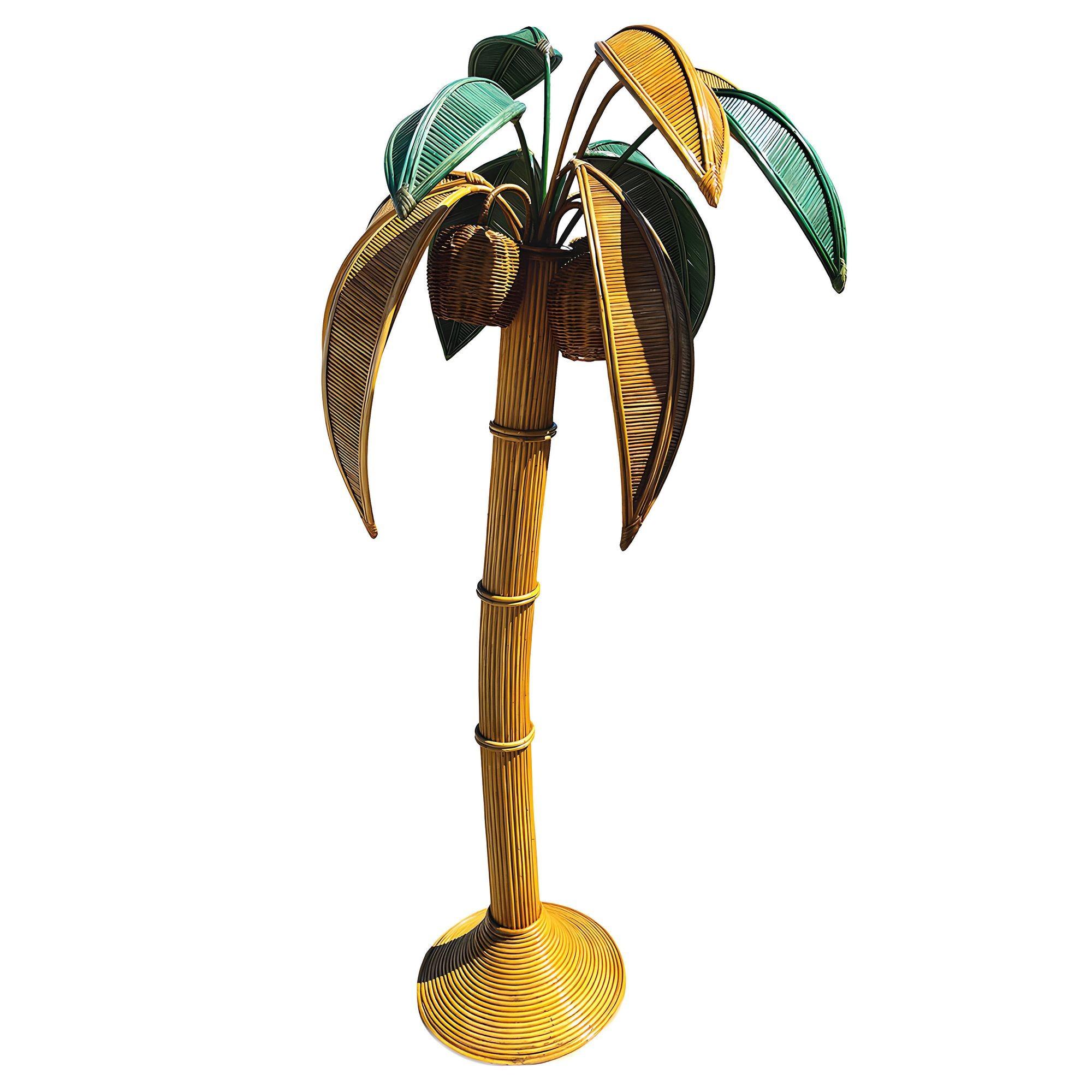 Lampada da terra originale della fine degli anni '60 a forma di palma alta due metri, scolpita in rattan e vimini con foglie rimovibili e 3 luci a forma di noce di cocco, attribuita a Mario Lopez Torres. La lampada presenta una finitura naturale con