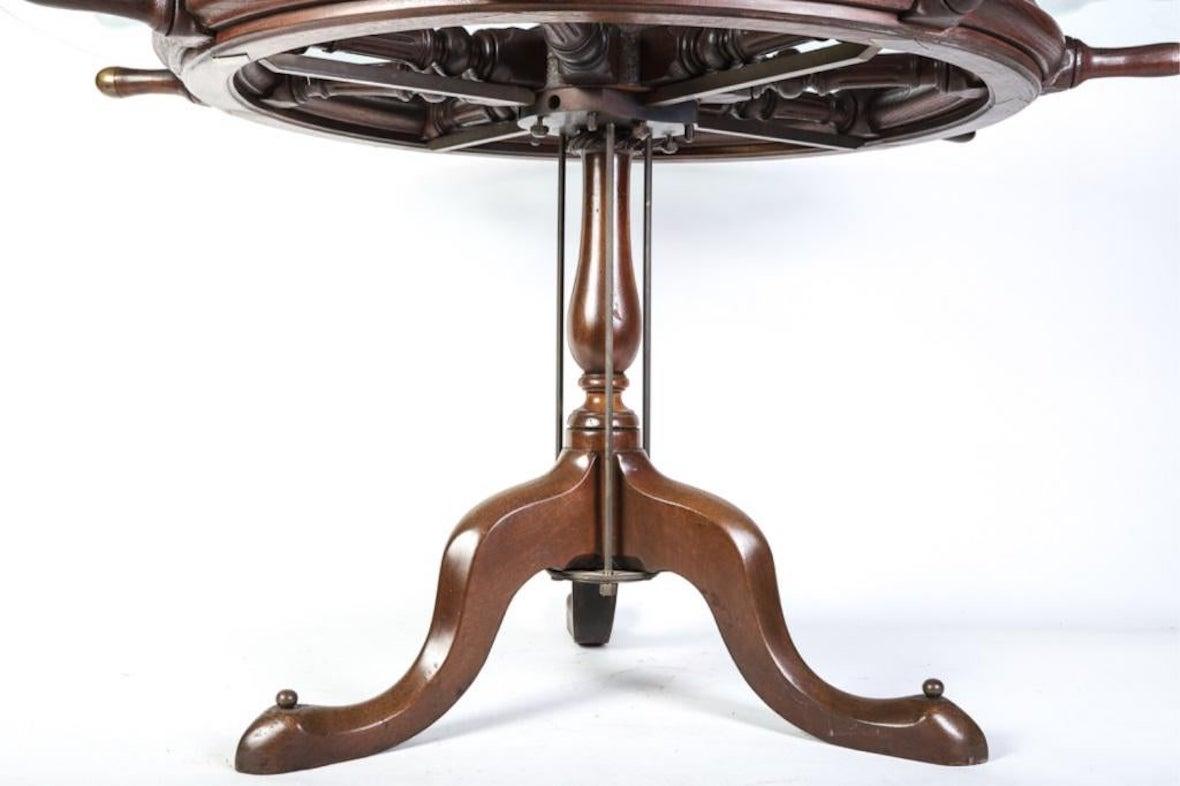 20ième siècle Rare table centrale de roue de bateau du milieu du siècle dernier en vente