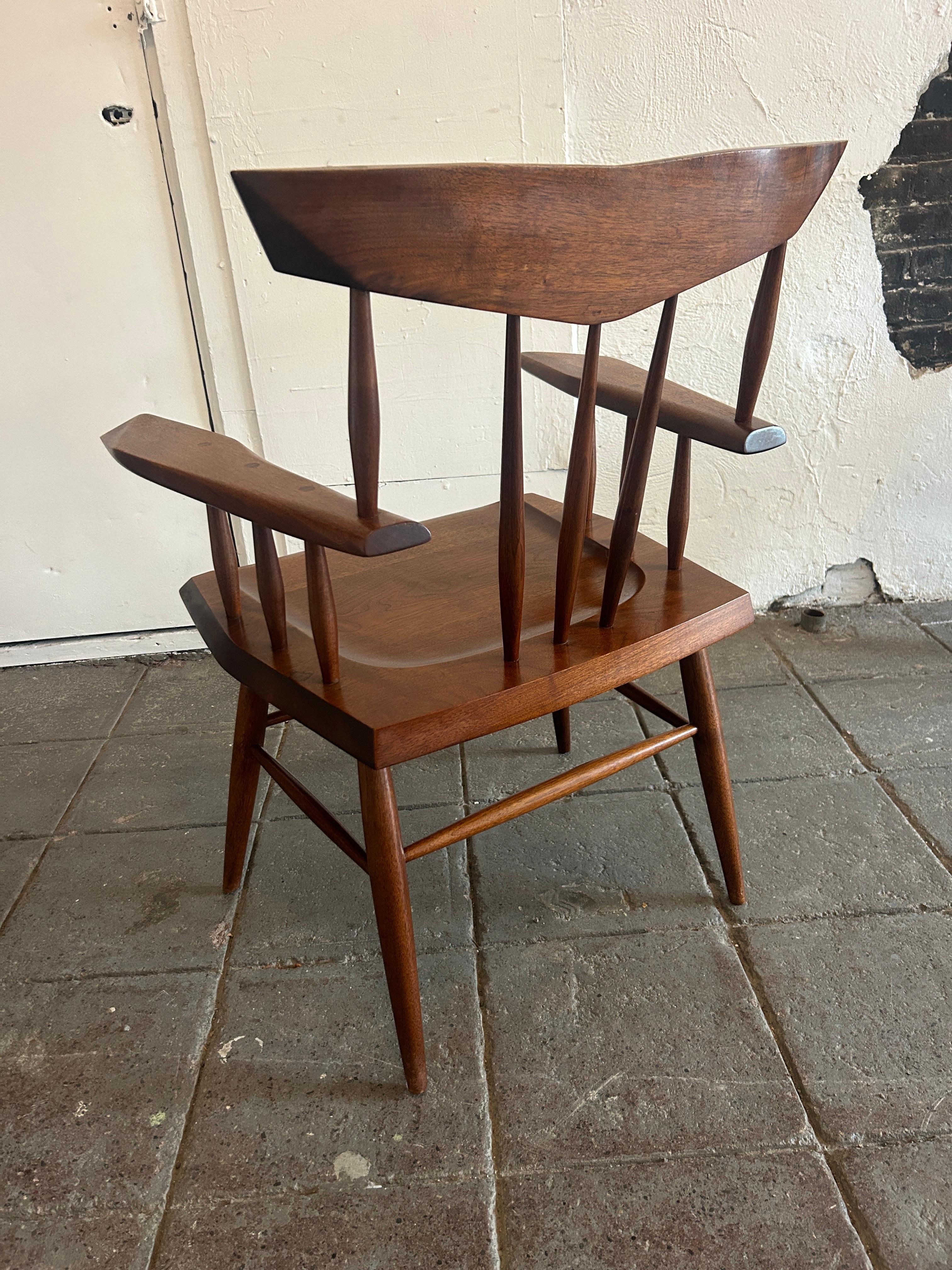 Rare Mid Century Studio Craft Sculptural Walnut Arm Chair by James Martin  In Good Condition For Sale In BROOKLYN, NY